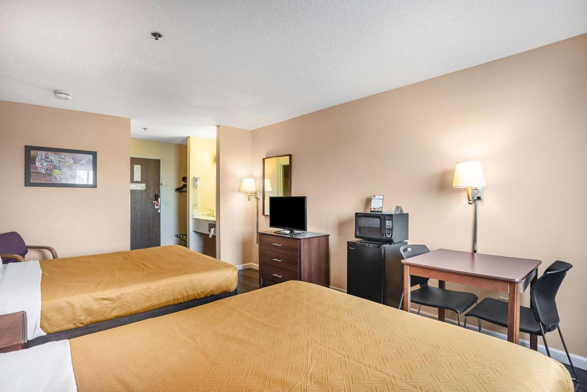 Econo Lodge Princeton photo 10