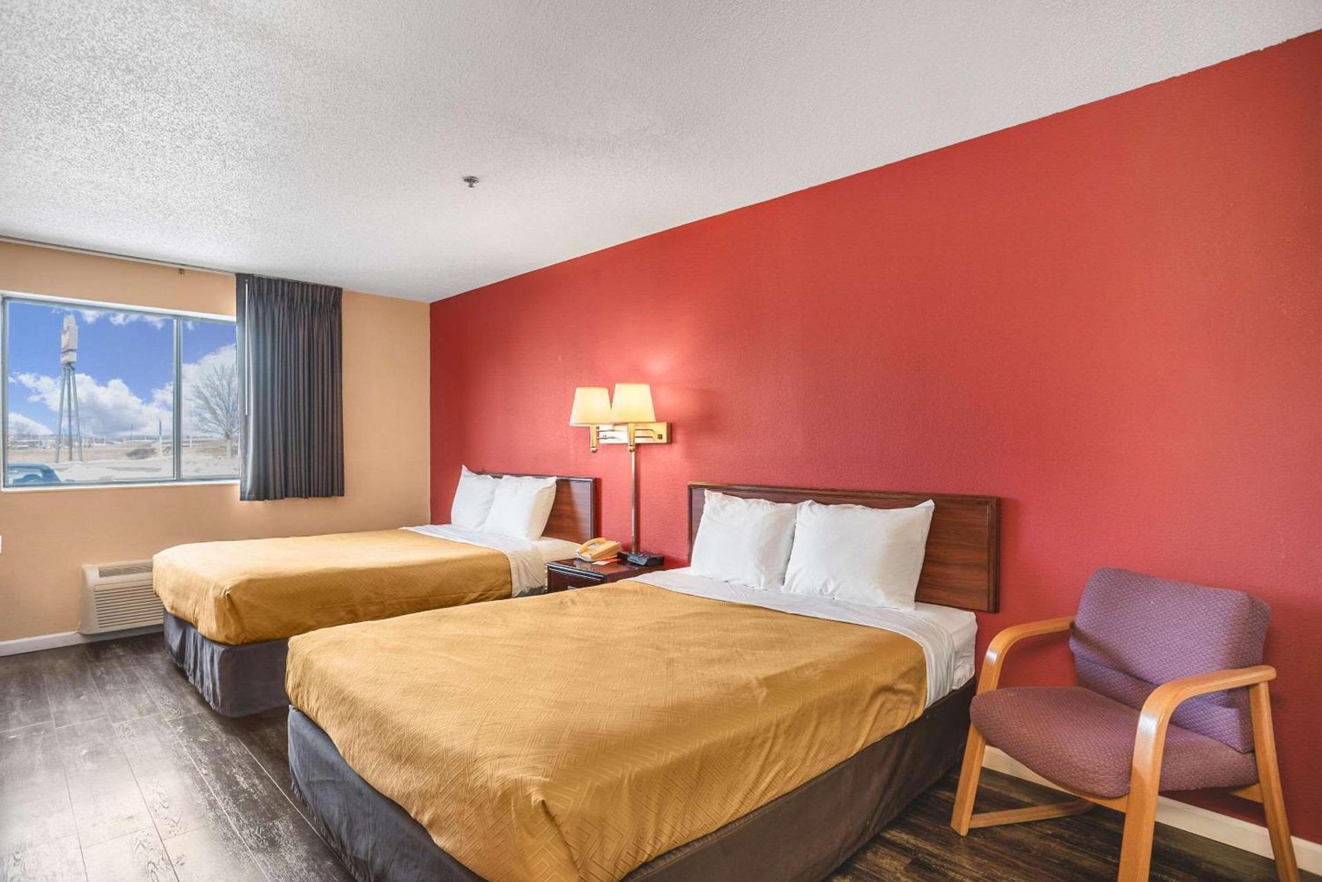 Econo Lodge Princeton photo 17