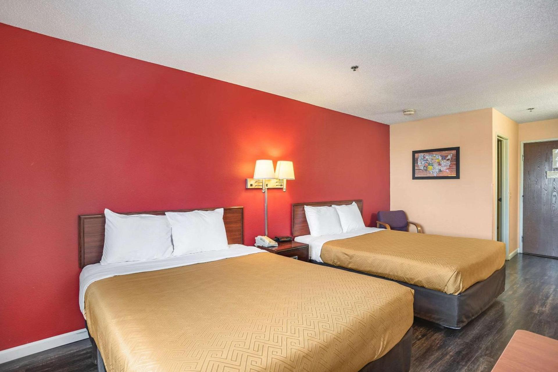 Econo Lodge Princeton photo 4