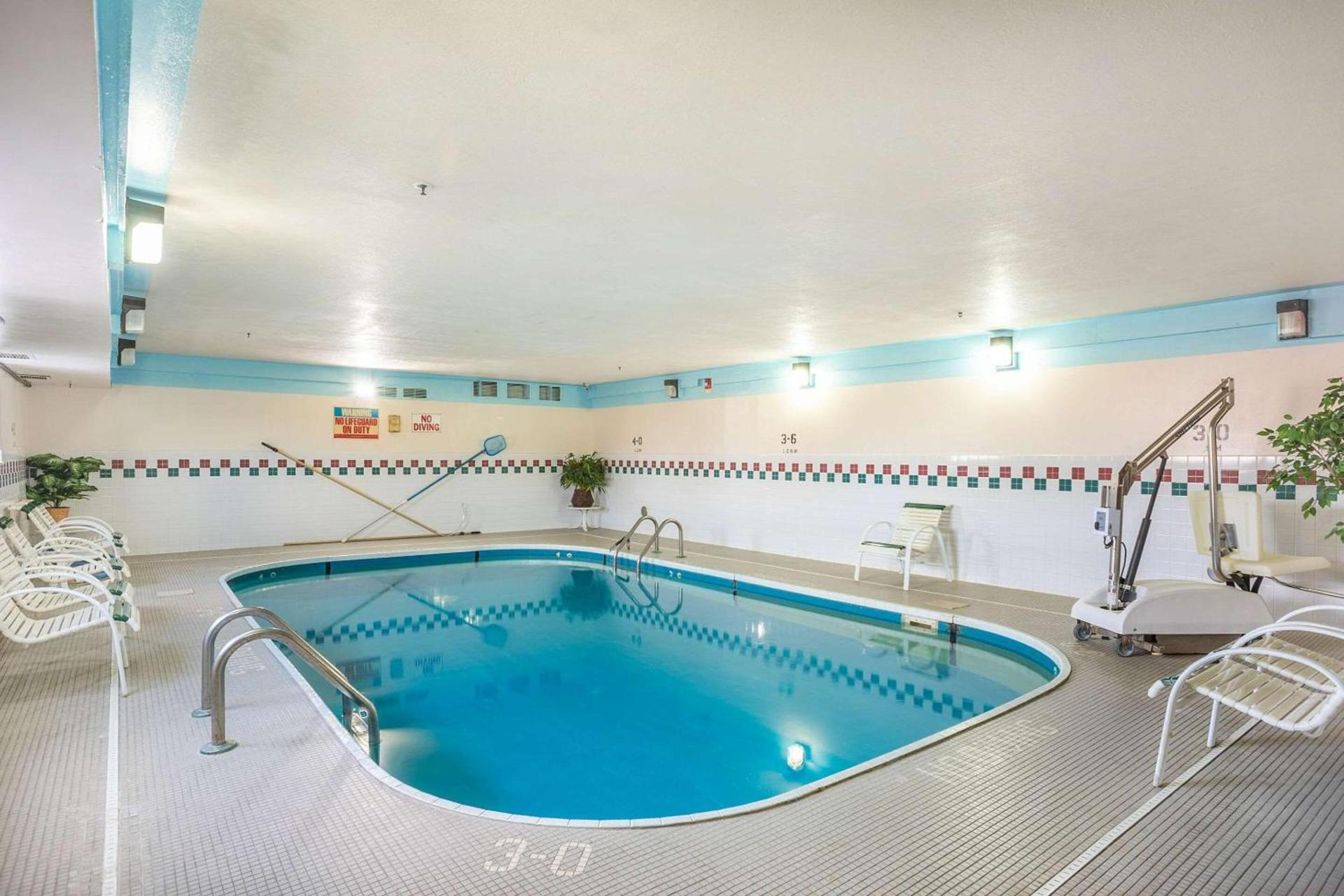 Econo Lodge Princeton photo 3