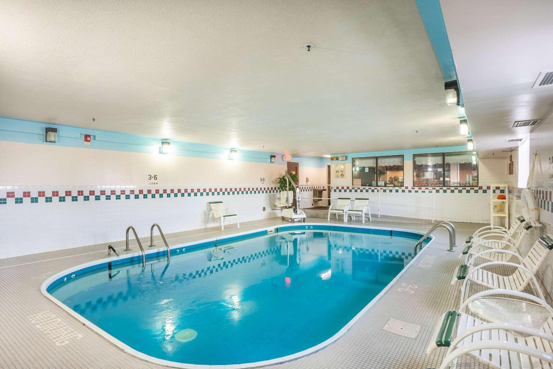Econo Lodge Princeton photo 13