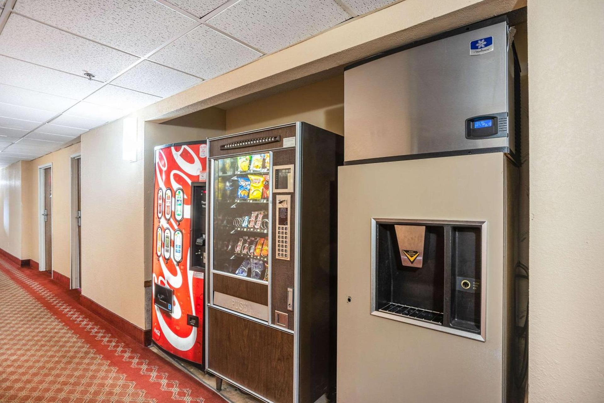 Econo Lodge Princeton photo 22