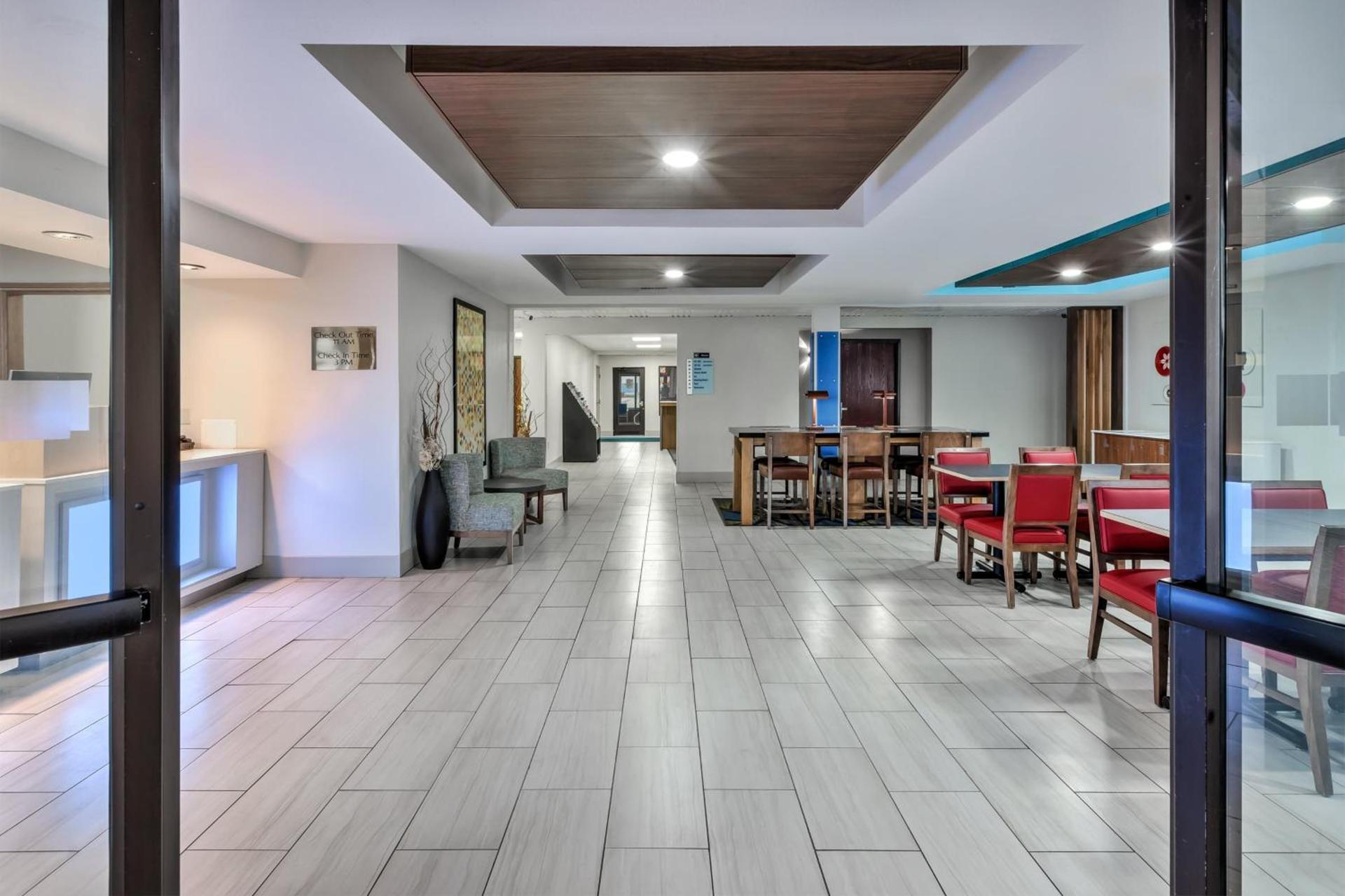 Holiday Inn Express and Suites Three Rivers by IHG photo 9