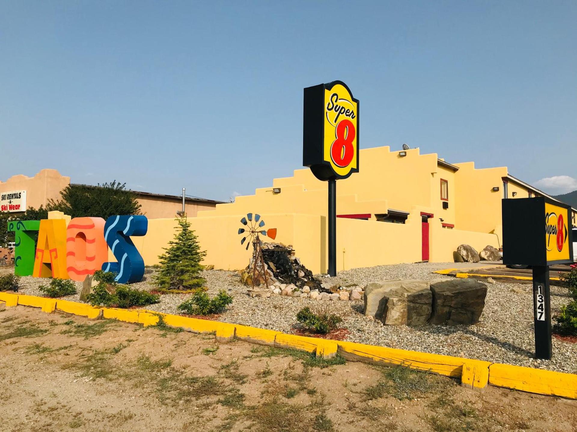 Super 8 by Wyndham Taos photo 16