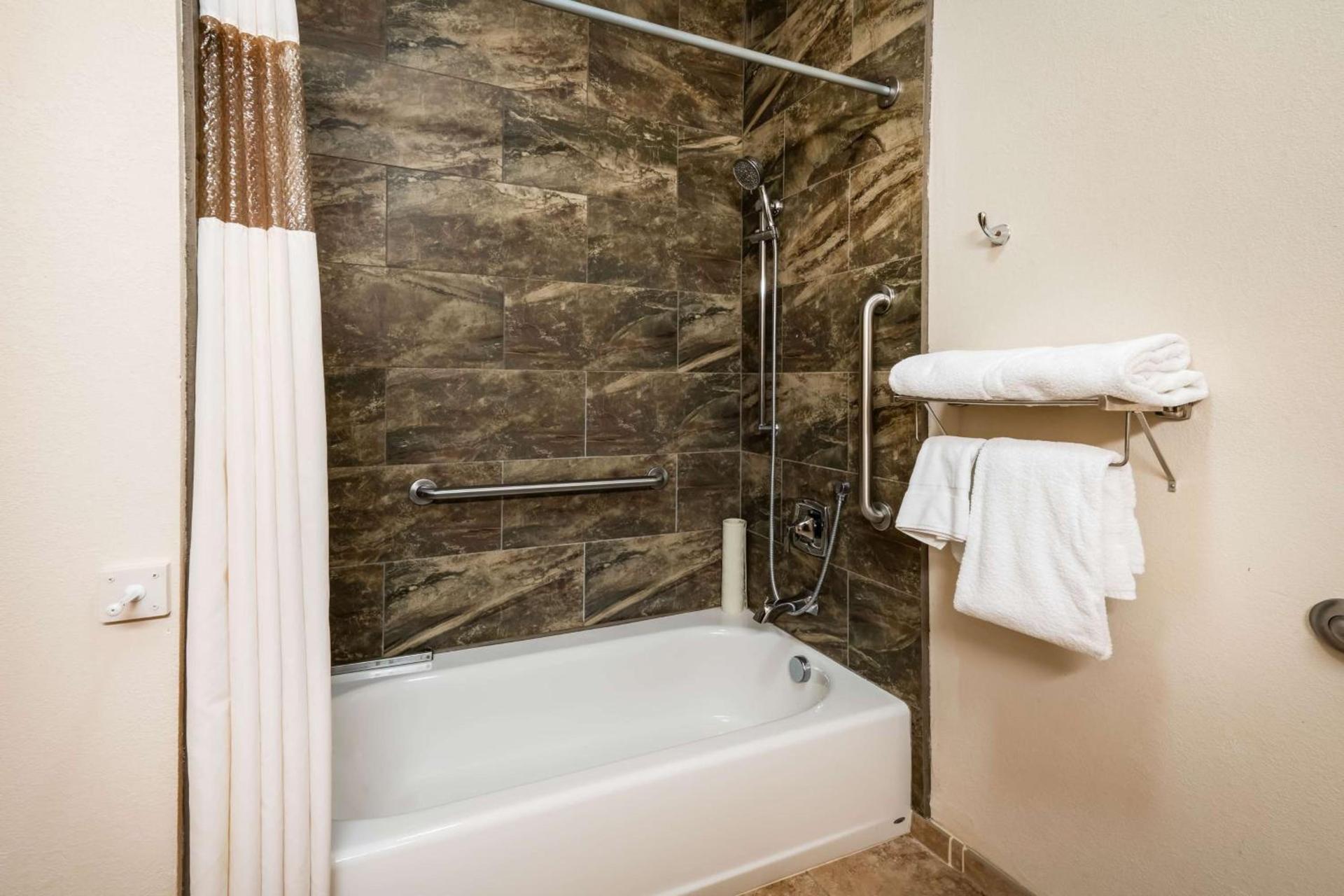 Best Western Plus Riverfront Hotel and Suites photo 28