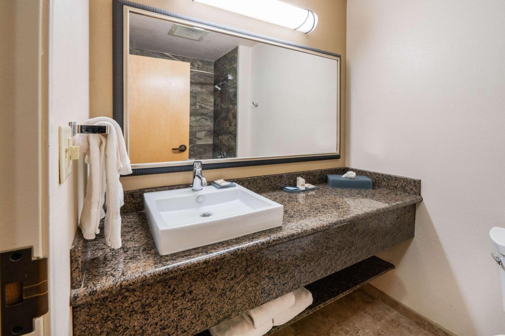 Best Western Plus Riverfront Hotel and Suites photo 29