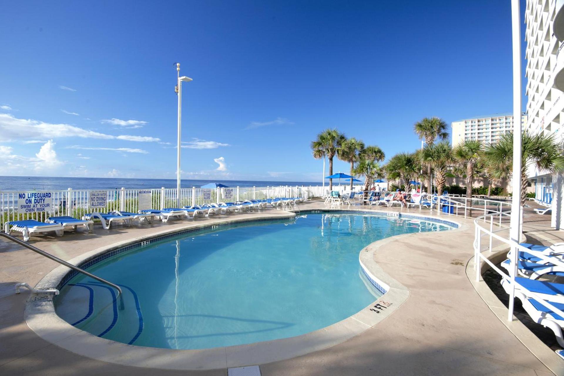 Deluxe Ocean Front Two-Bedroom Condo in Sandy Beach Resort photo 8