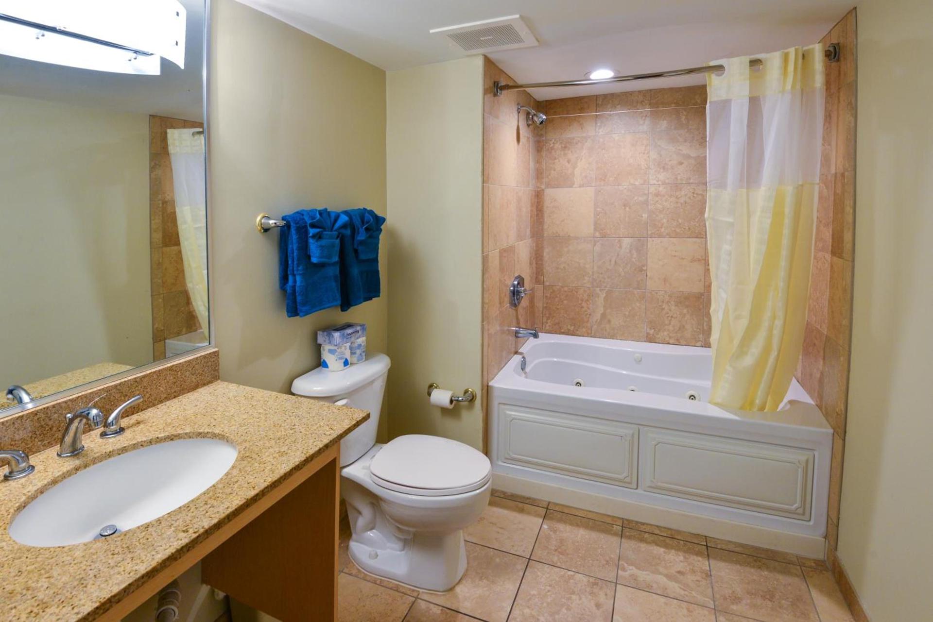 Deluxe Ocean Front Two-Bedroom Condo in Sandy Beach Resort photo 21