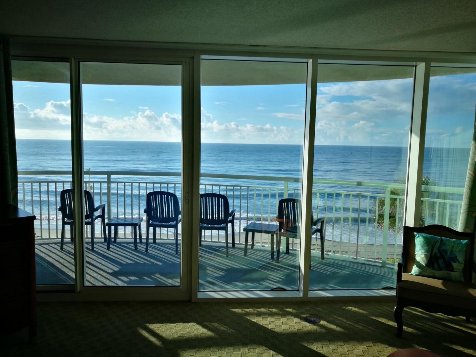 Deluxe Ocean Front Two-Bedroom Condo in Sandy Beach Resort photo 4
