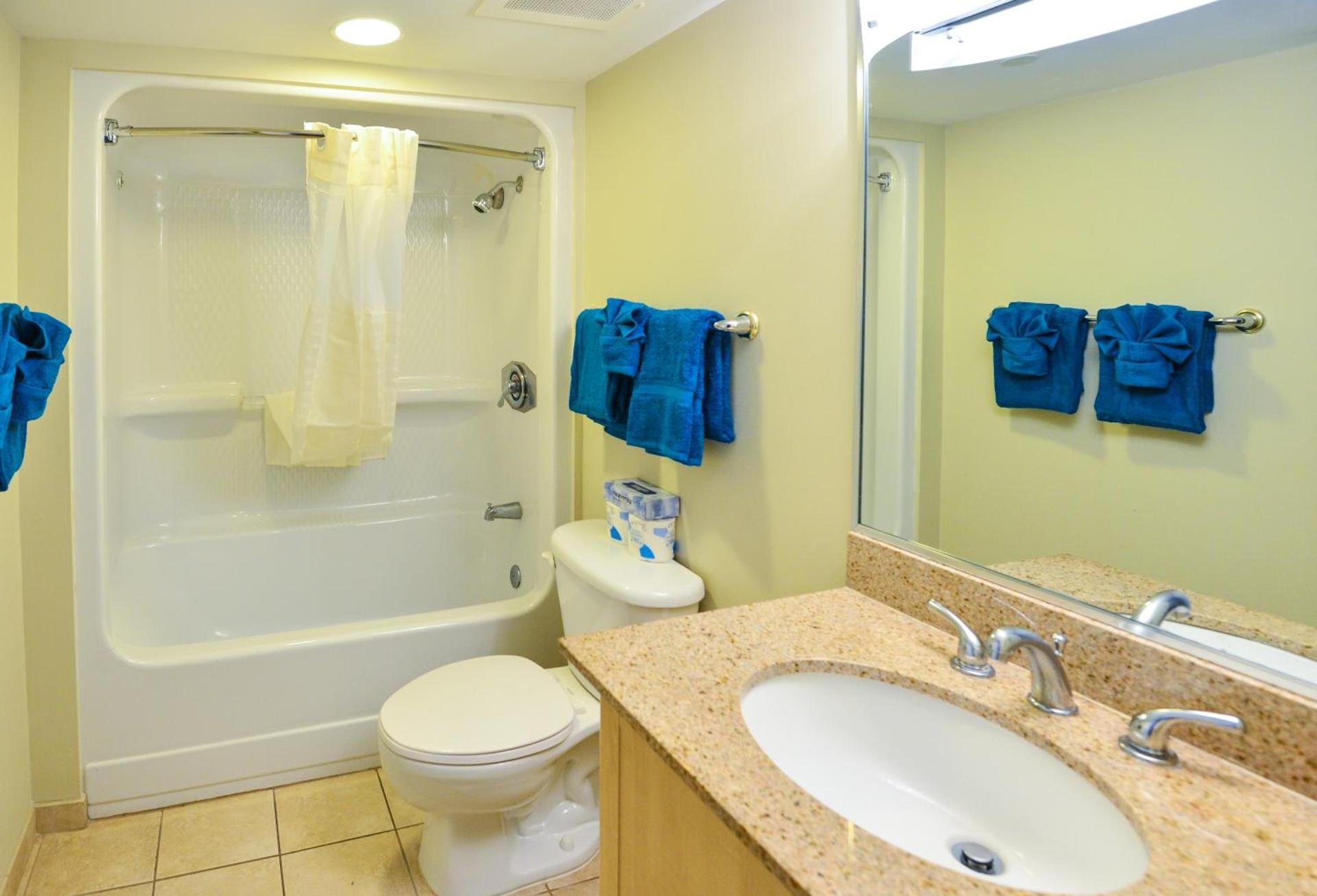 Deluxe Ocean Front Two-Bedroom Condo in Sandy Beach Resort photo 19