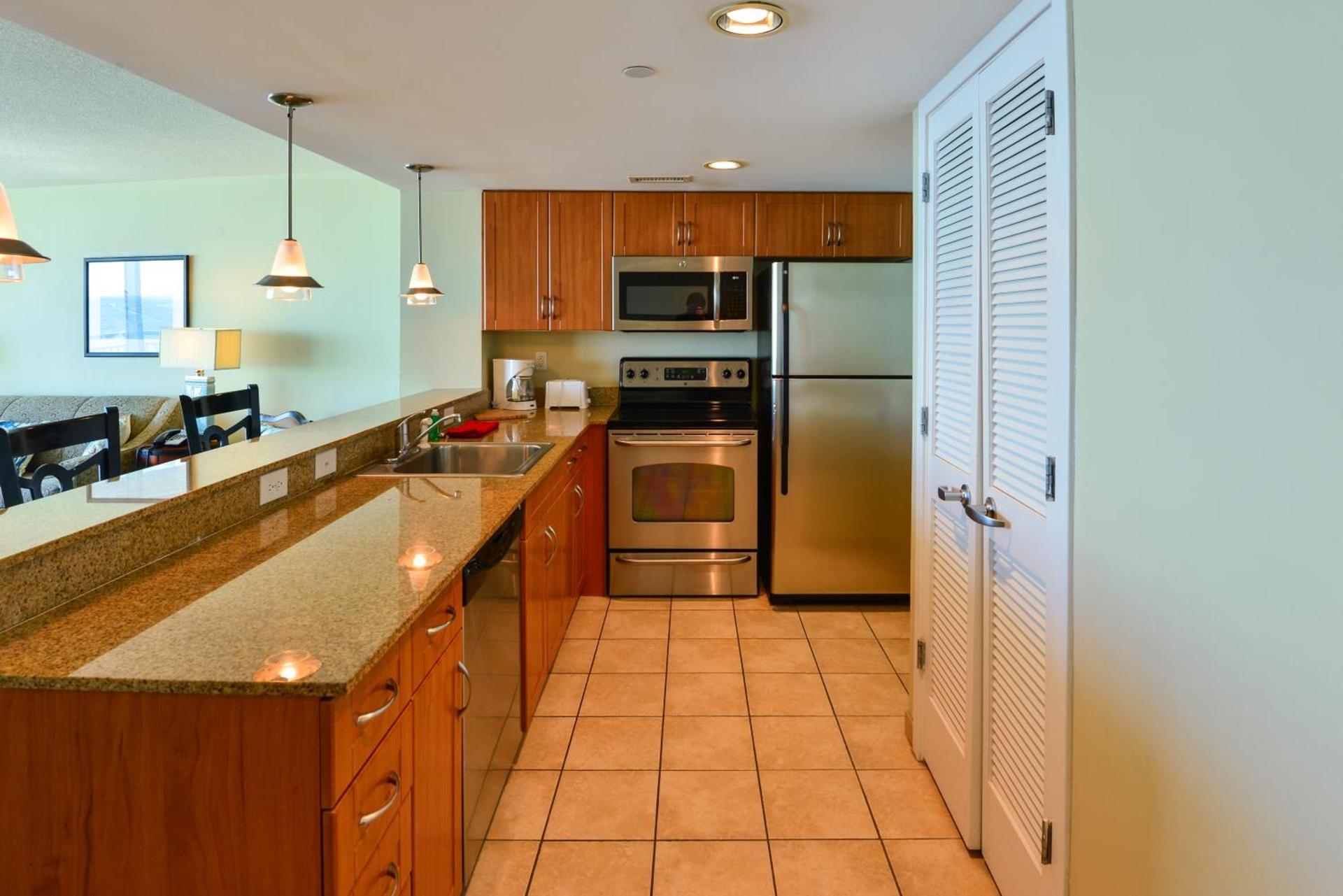 Deluxe Ocean Front Two-Bedroom Condo in Sandy Beach Resort photo 20