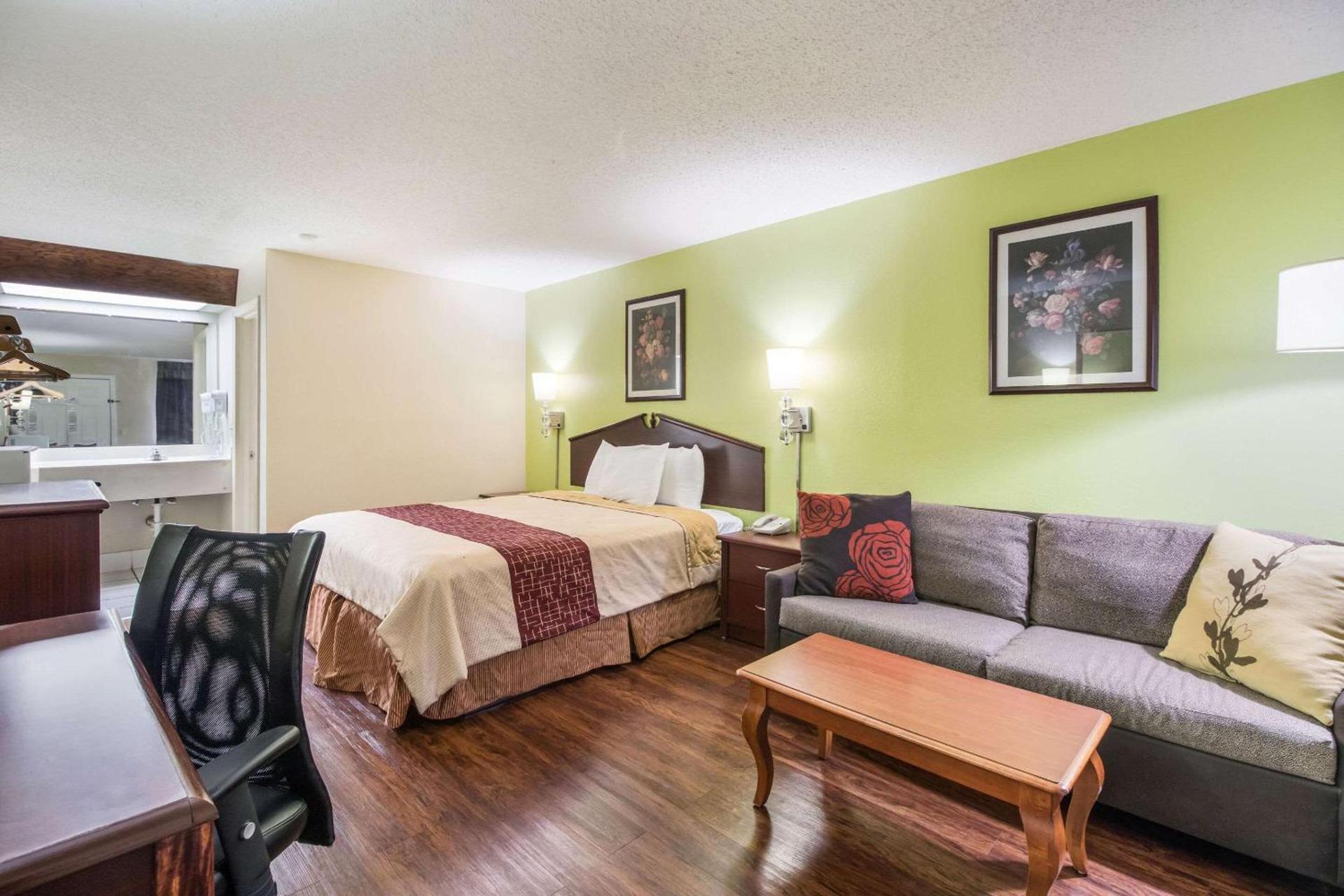 Rodeway Inn Bolivar photo 9