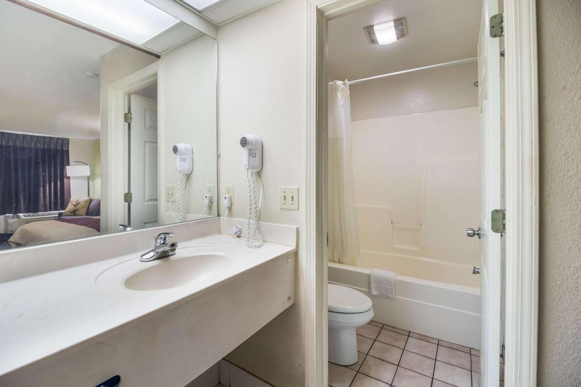 Rodeway Inn Bolivar photo 13