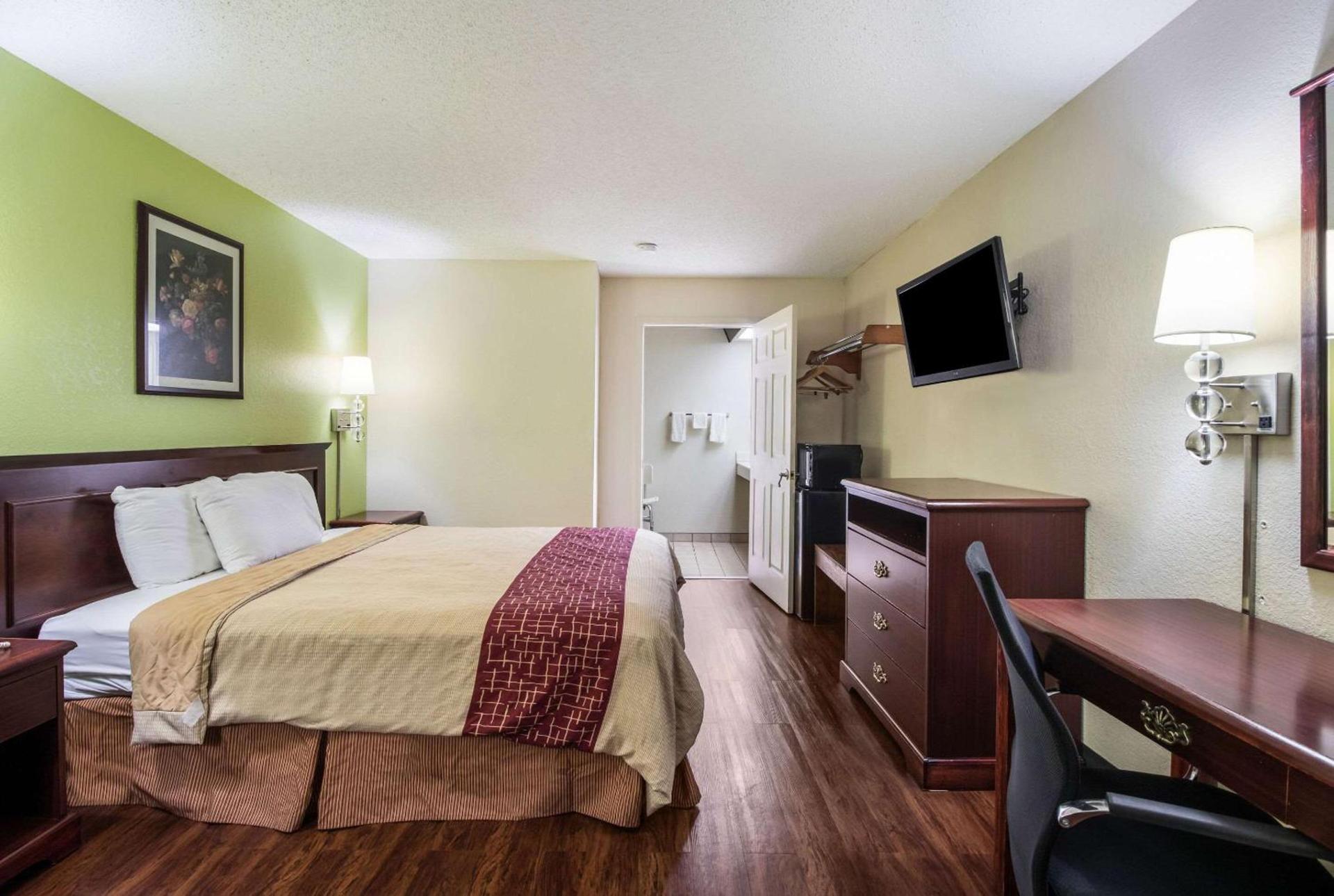Rodeway Inn Bolivar photo 15