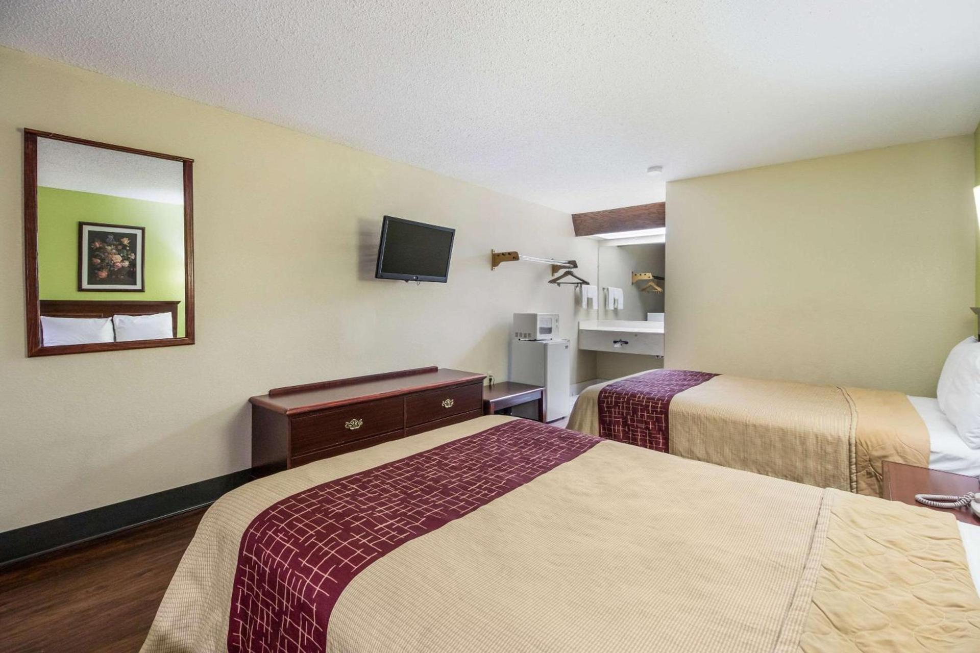Rodeway Inn Bolivar photo 21