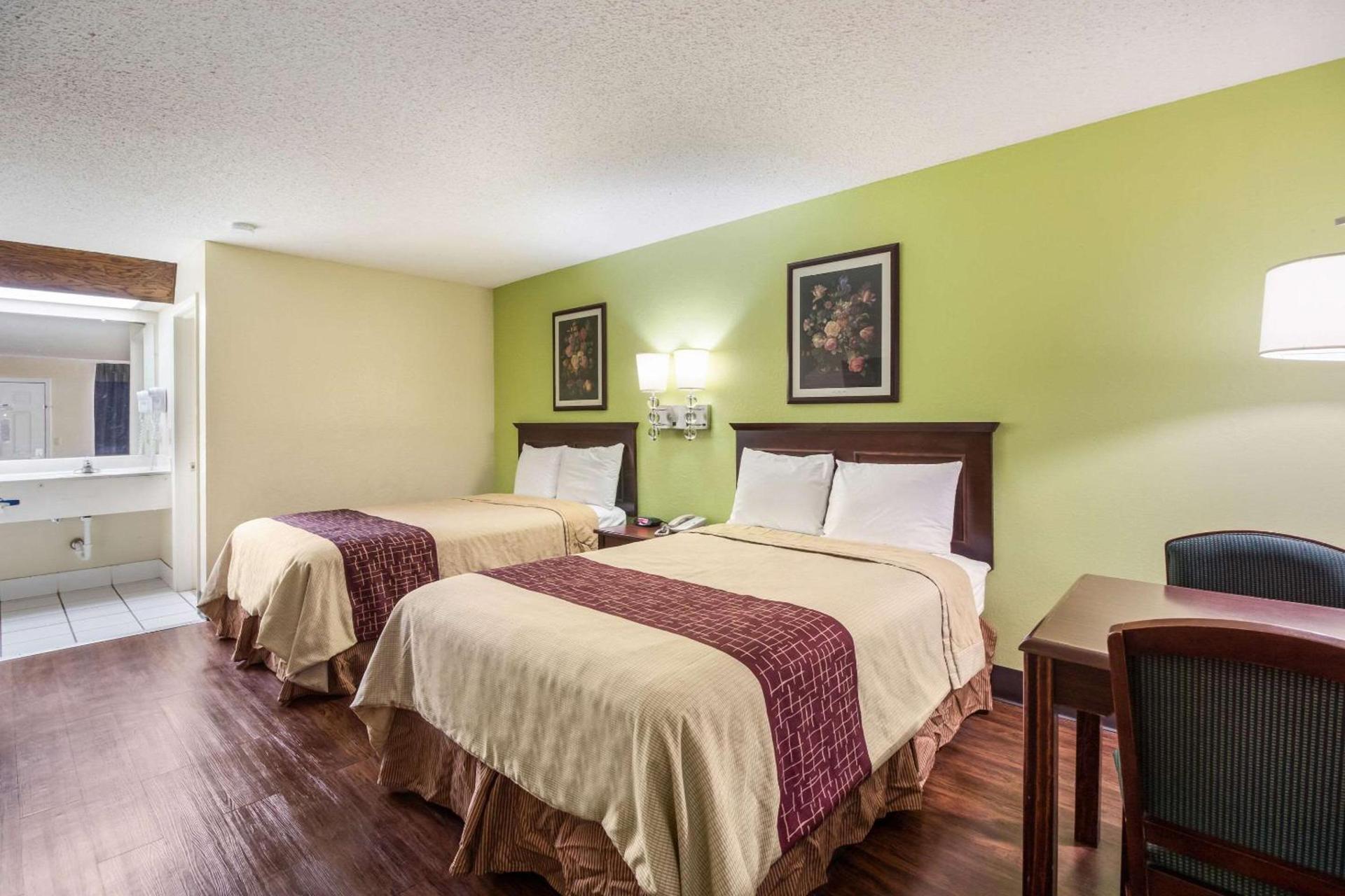 Rodeway Inn Bolivar photo 20