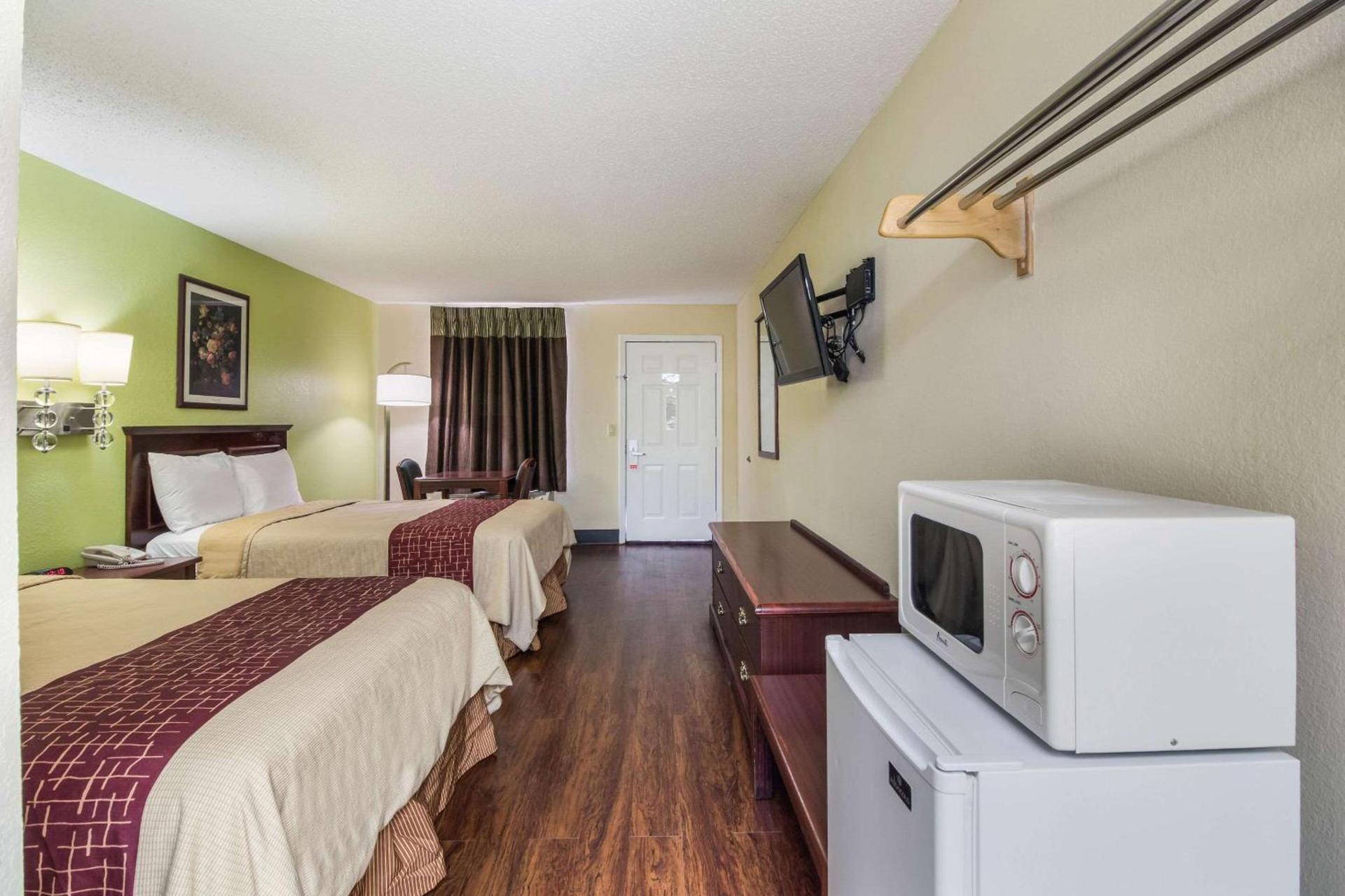 Rodeway Inn Bolivar photo 23