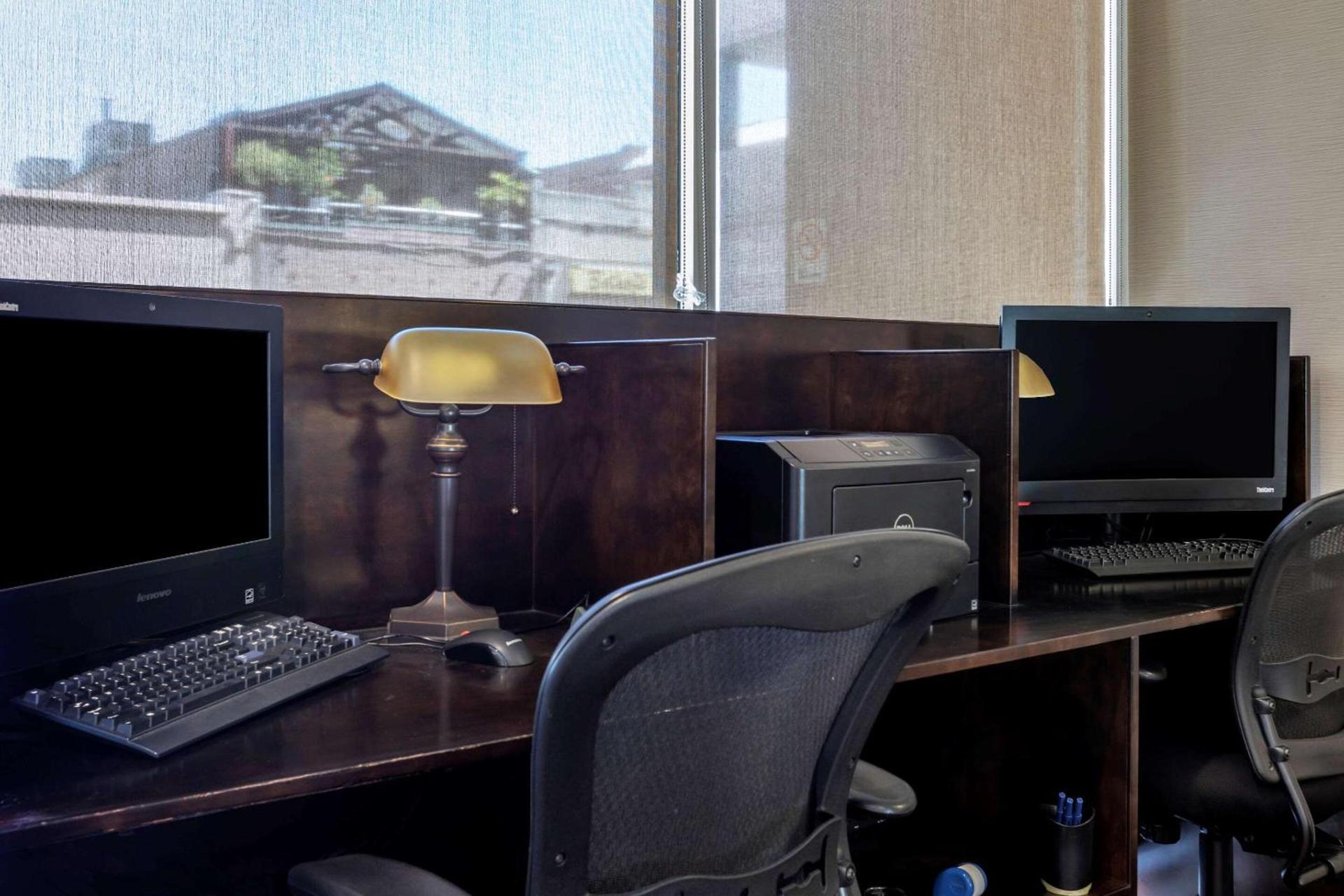 Comfort Suites Visalia - Convention Center photo 15