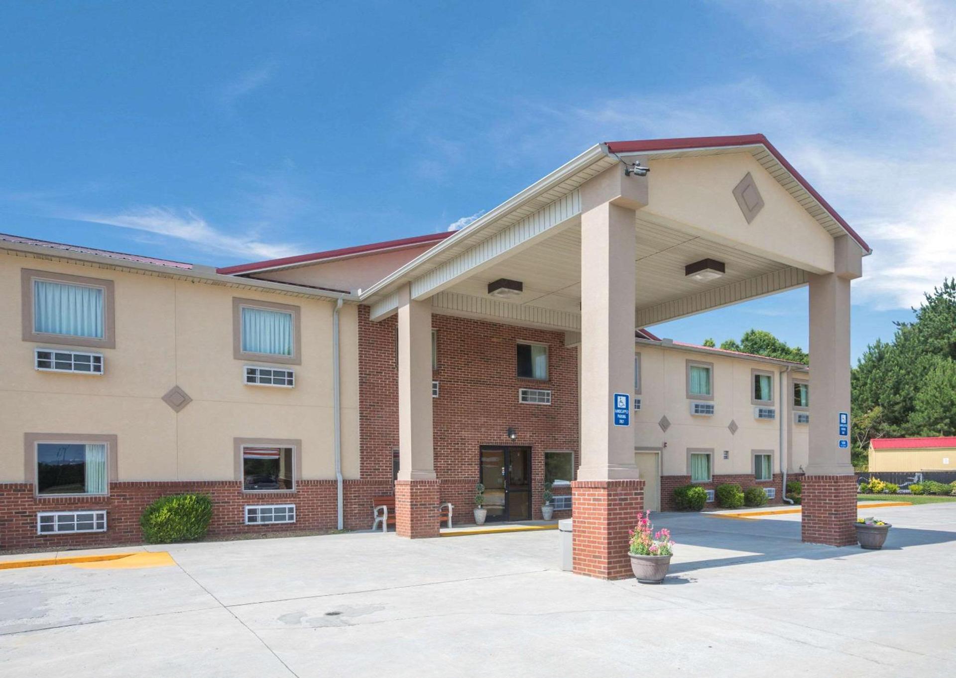 Econo Lodge Inn & Suites Rockmart photo 2