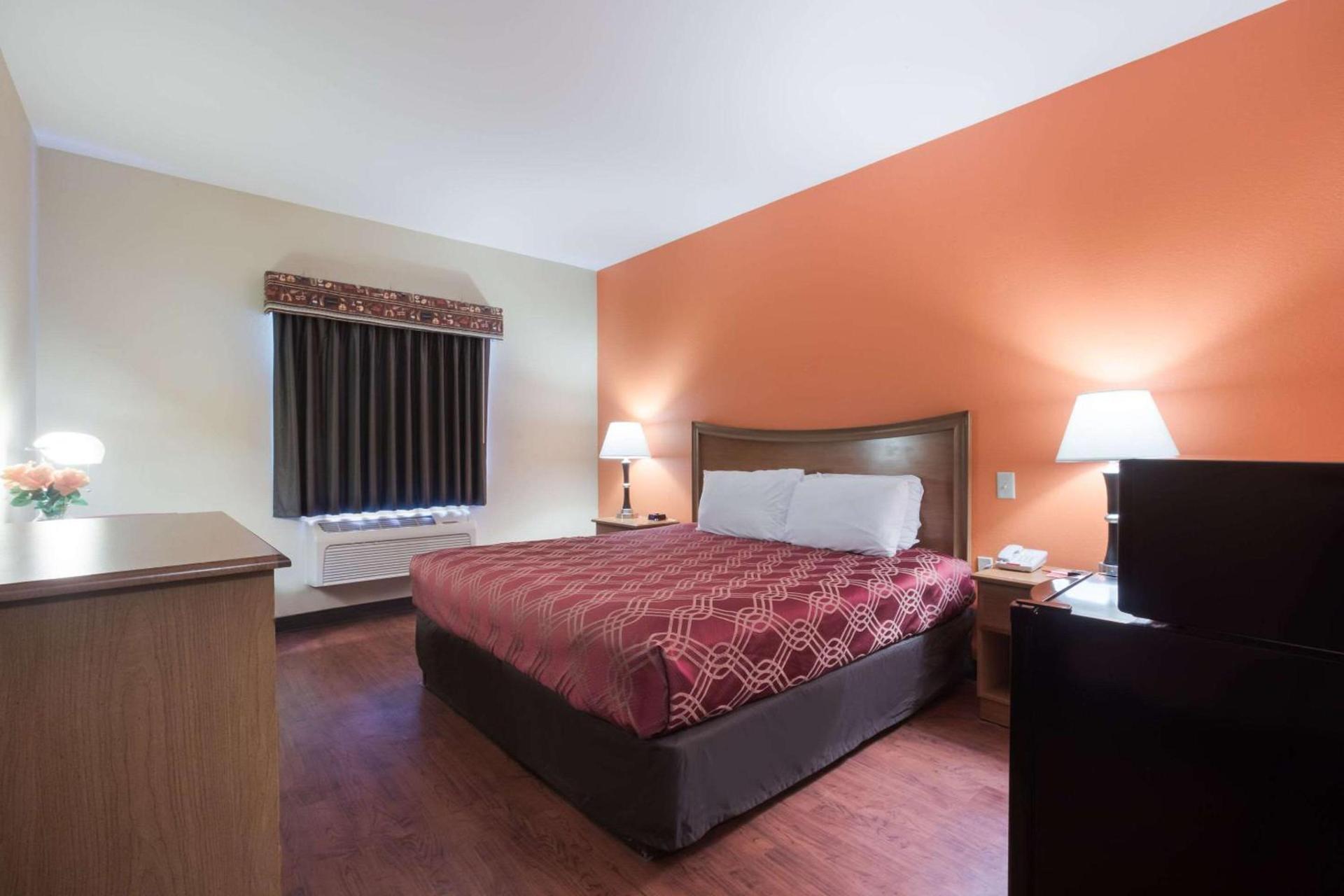 Econo Lodge Inn & Suites Rockmart photo 5