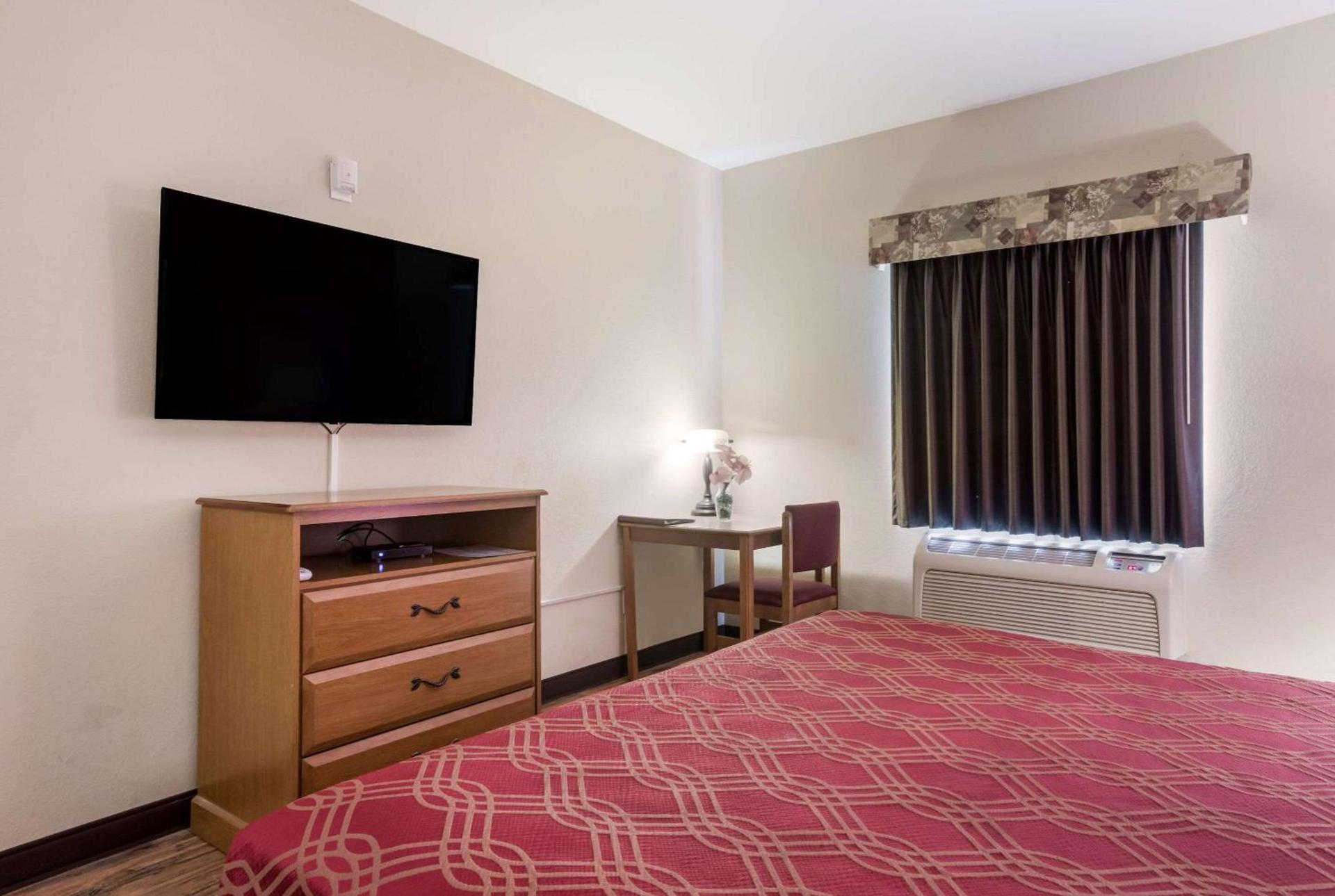 Econo Lodge Inn & Suites Rockmart photo 7