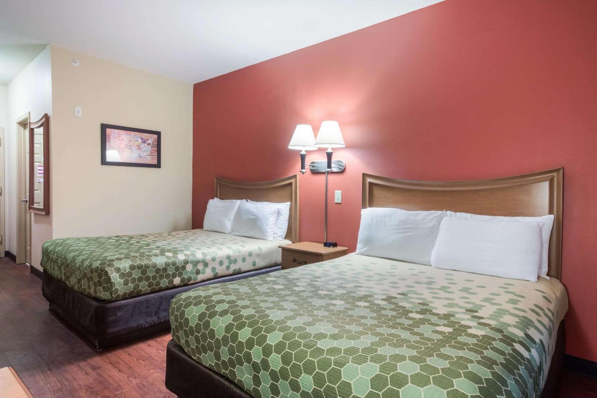 Econo Lodge Inn & Suites Rockmart photo 14