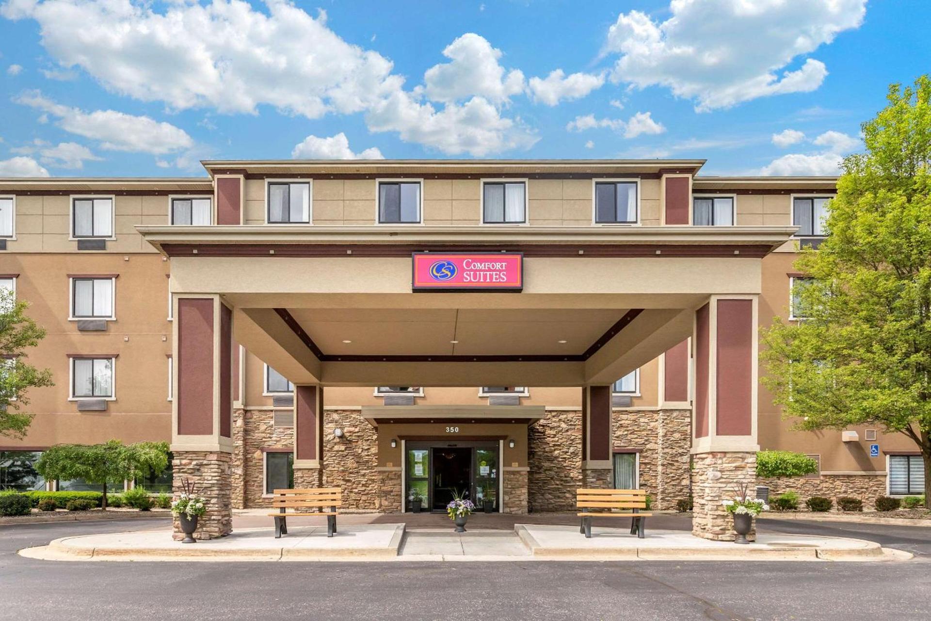 Comfort Suites Grand Rapids North — hotel in Comstock Park