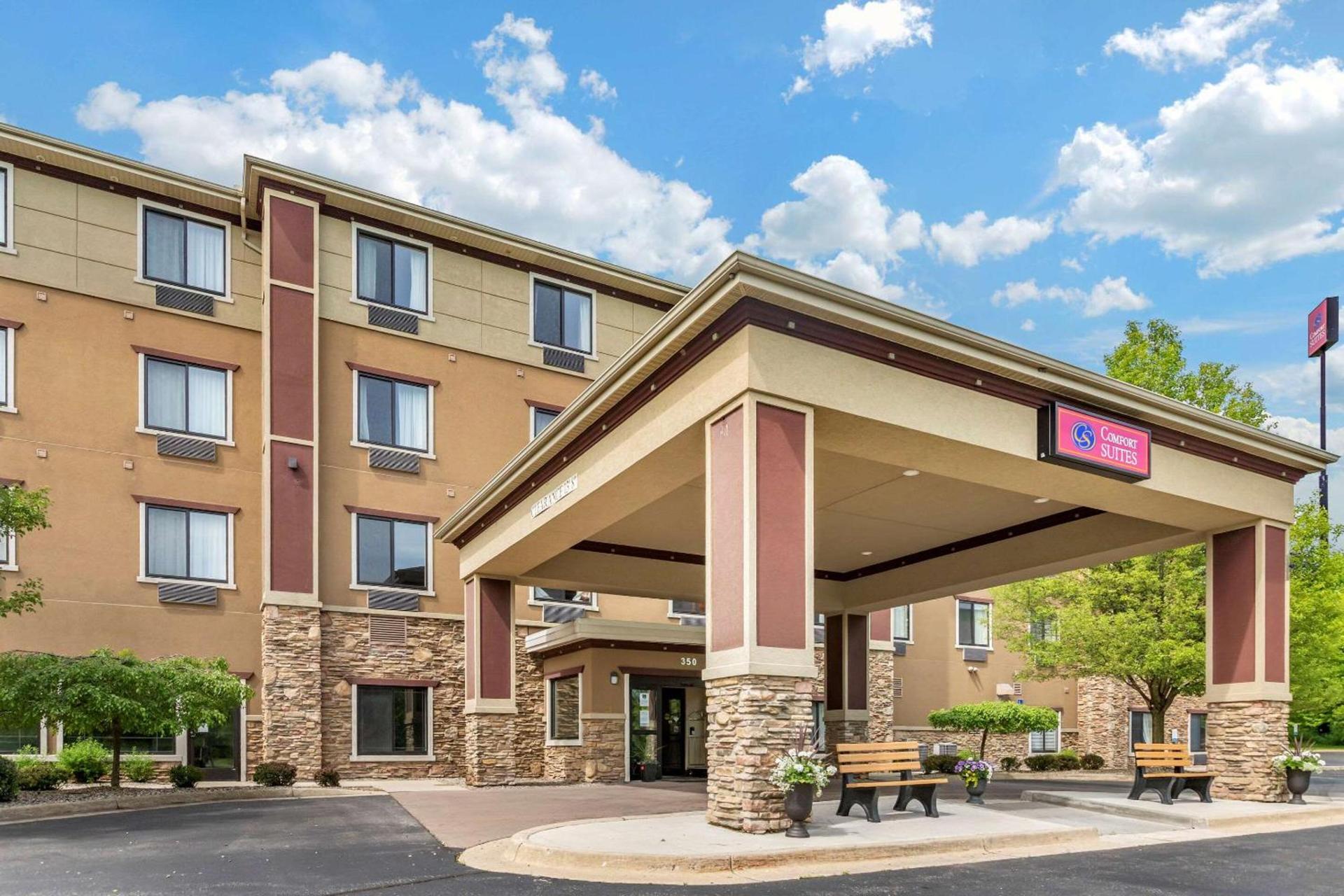 Comfort Suites Grand Rapids North photo 2