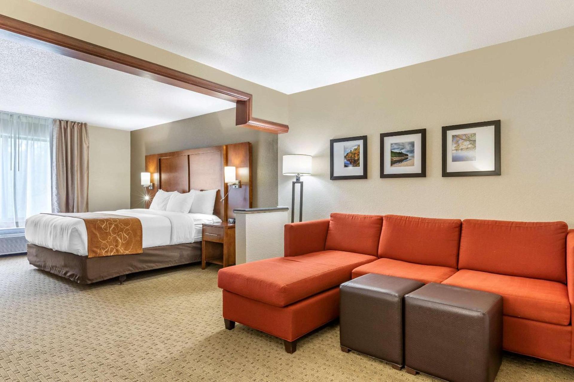 Comfort Suites Grand Rapids North photo 8