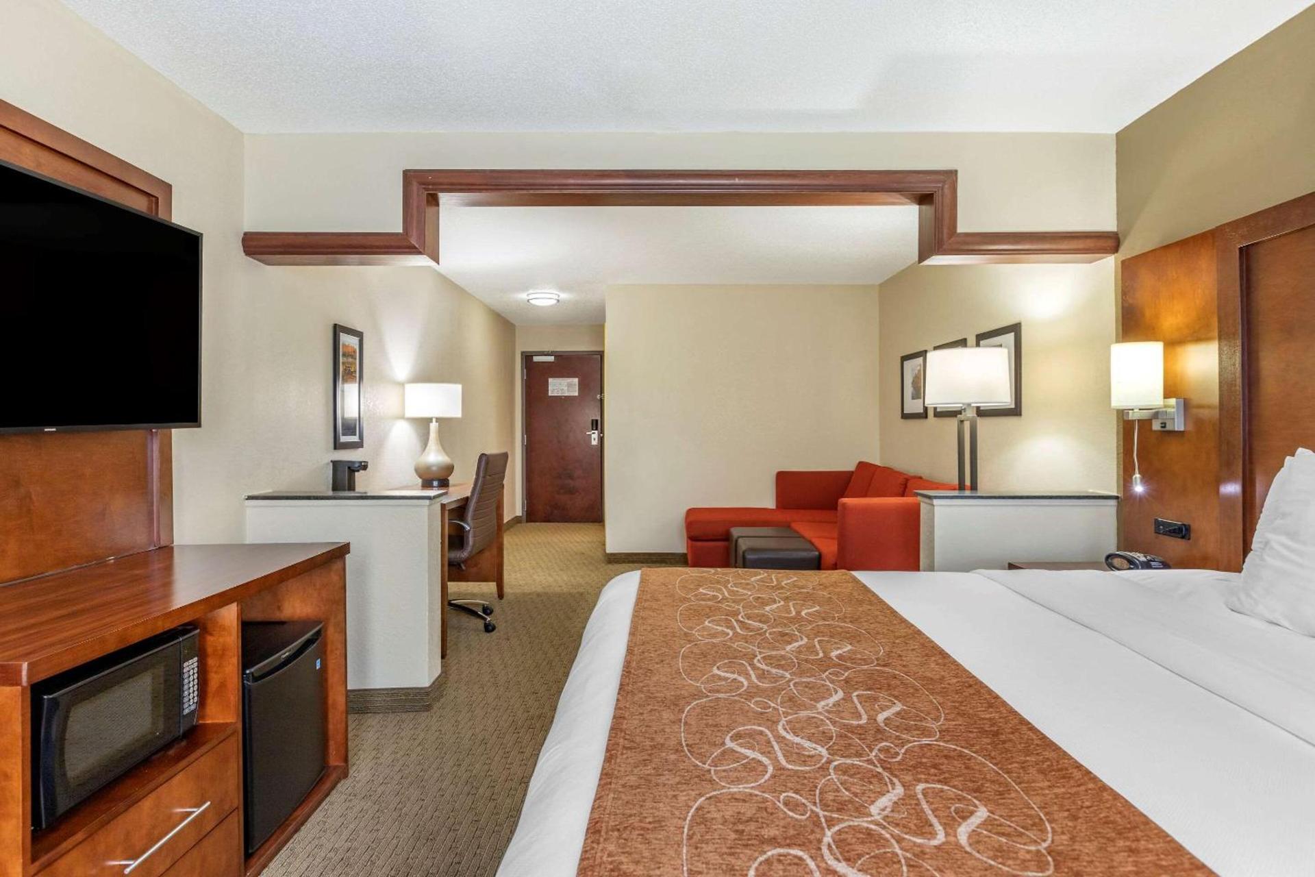 Comfort Suites Grand Rapids North photo 13