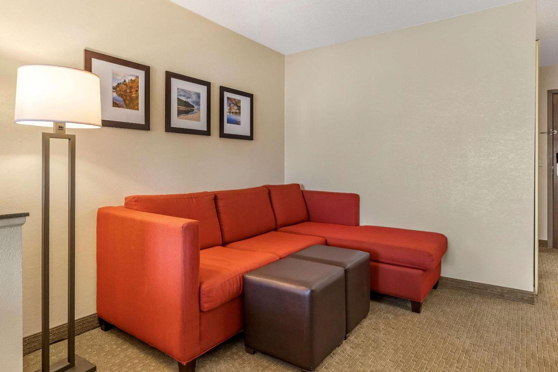 Comfort Suites Grand Rapids North photo 23