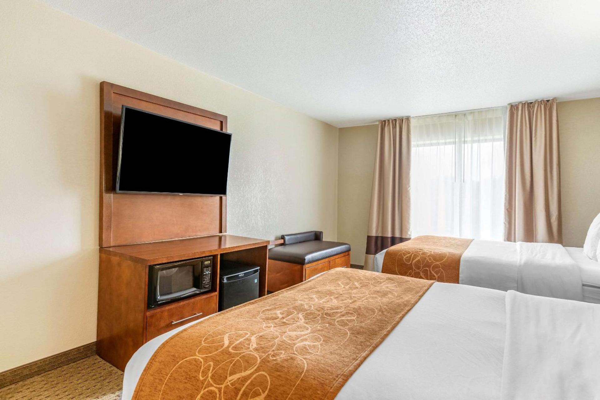 Comfort Suites Grand Rapids North photo 24