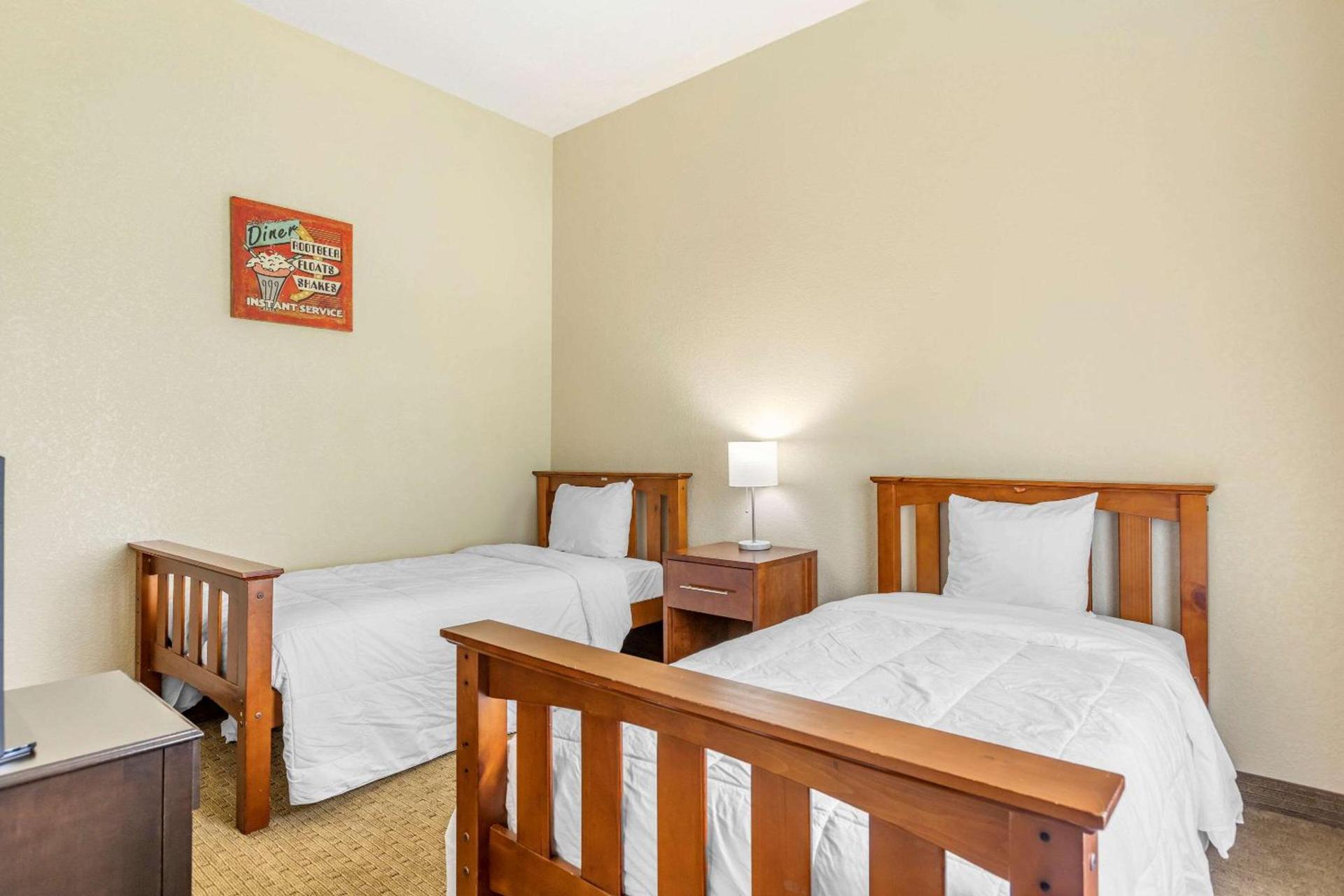 Comfort Suites Grand Rapids North photo 28