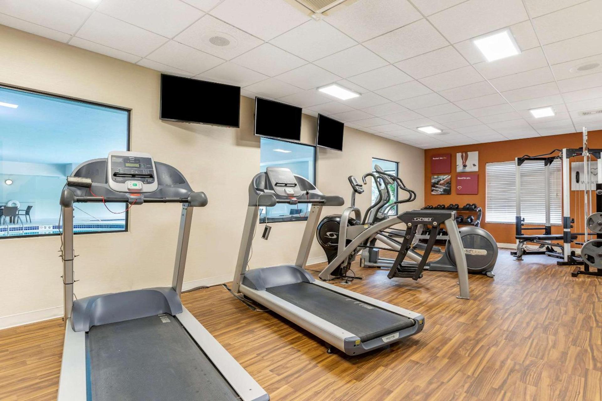 Comfort Suites Grand Rapids North photo 30