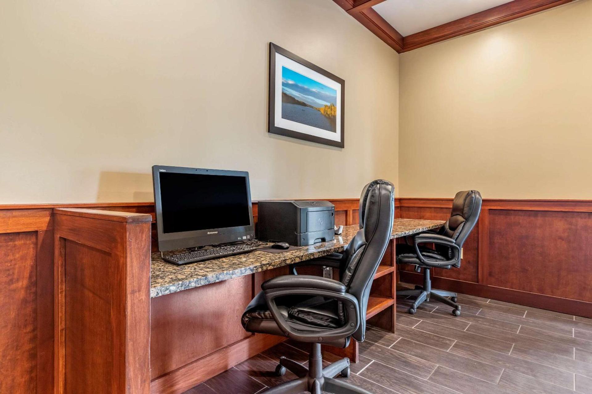 Comfort Suites Grand Rapids North photo 31
