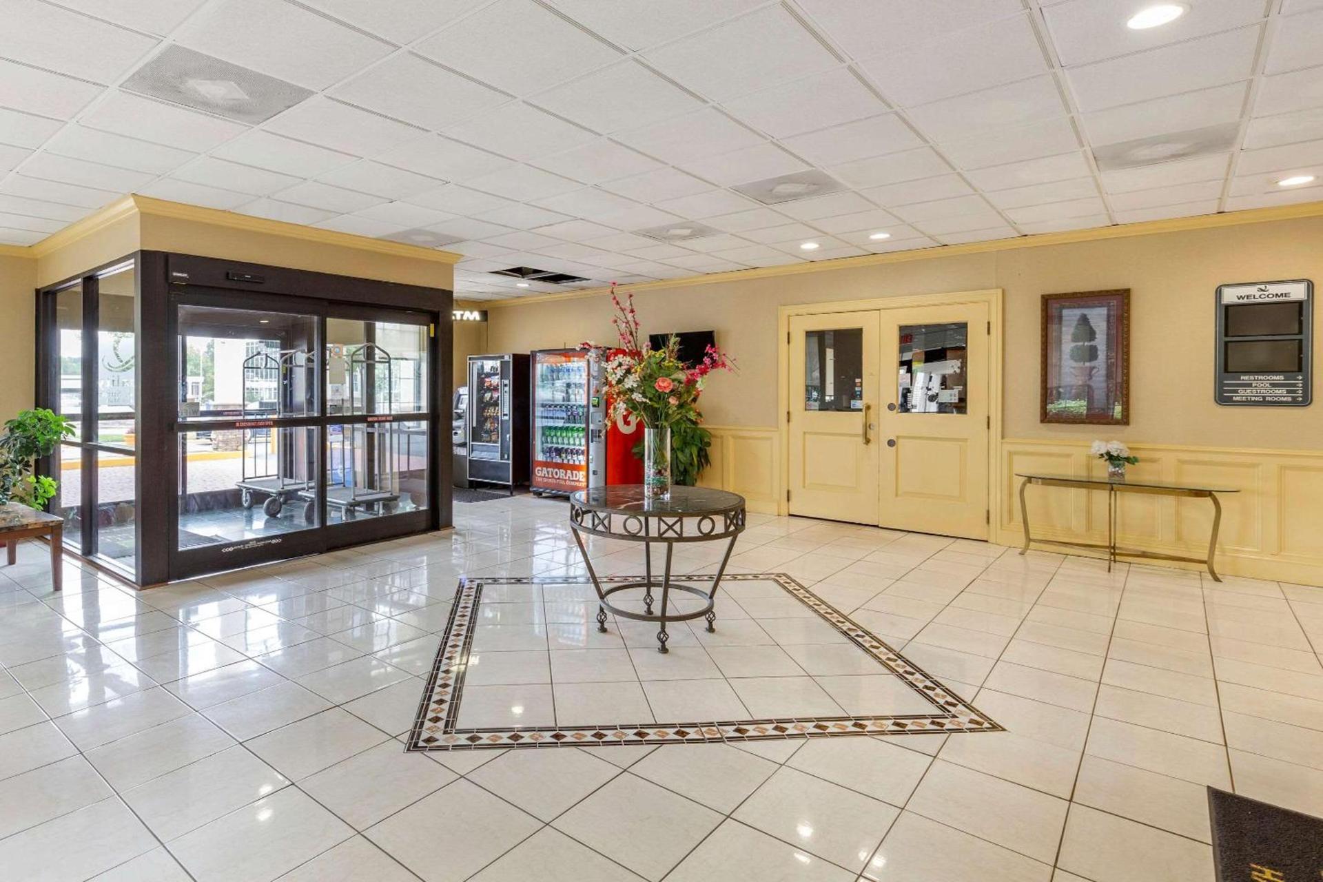 Quality Inn & Suites Hanes Mall photo 8