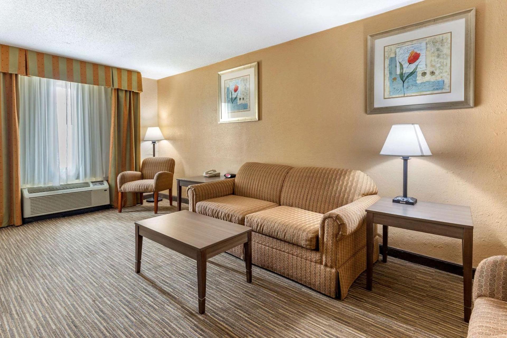 Quality Inn & Suites Hanes Mall photo 16