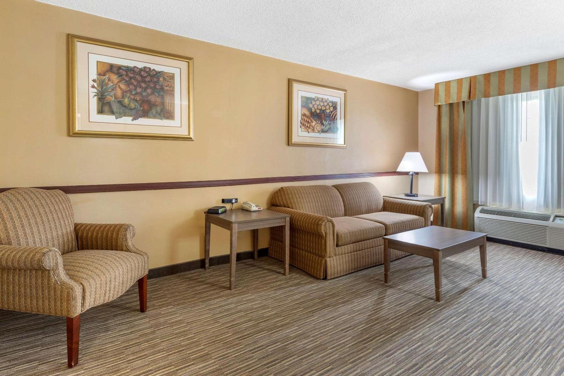Quality Inn & Suites Hanes Mall photo 20