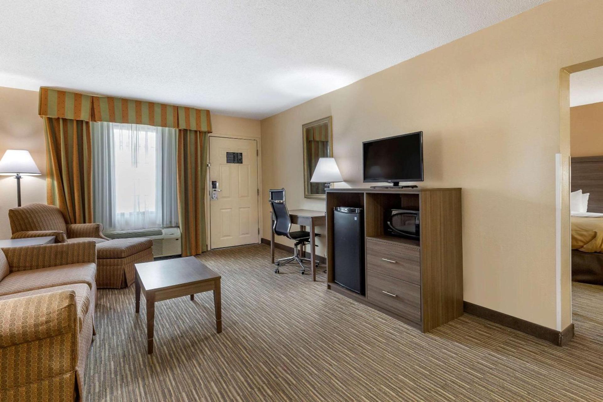 Quality Inn & Suites Hanes Mall photo 23