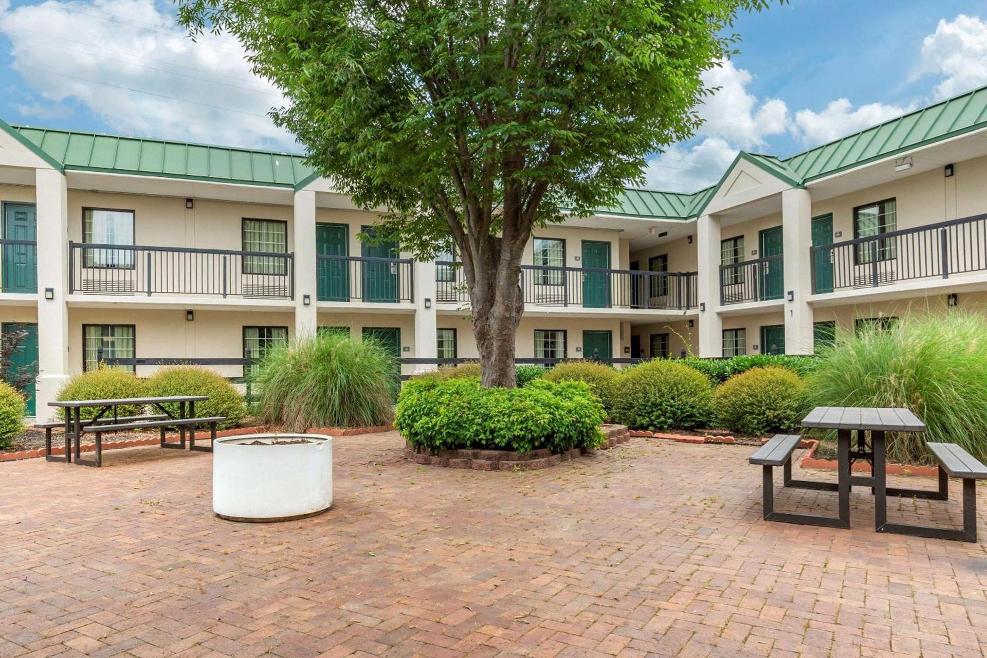 Quality Inn & Suites Hanes Mall photo 29