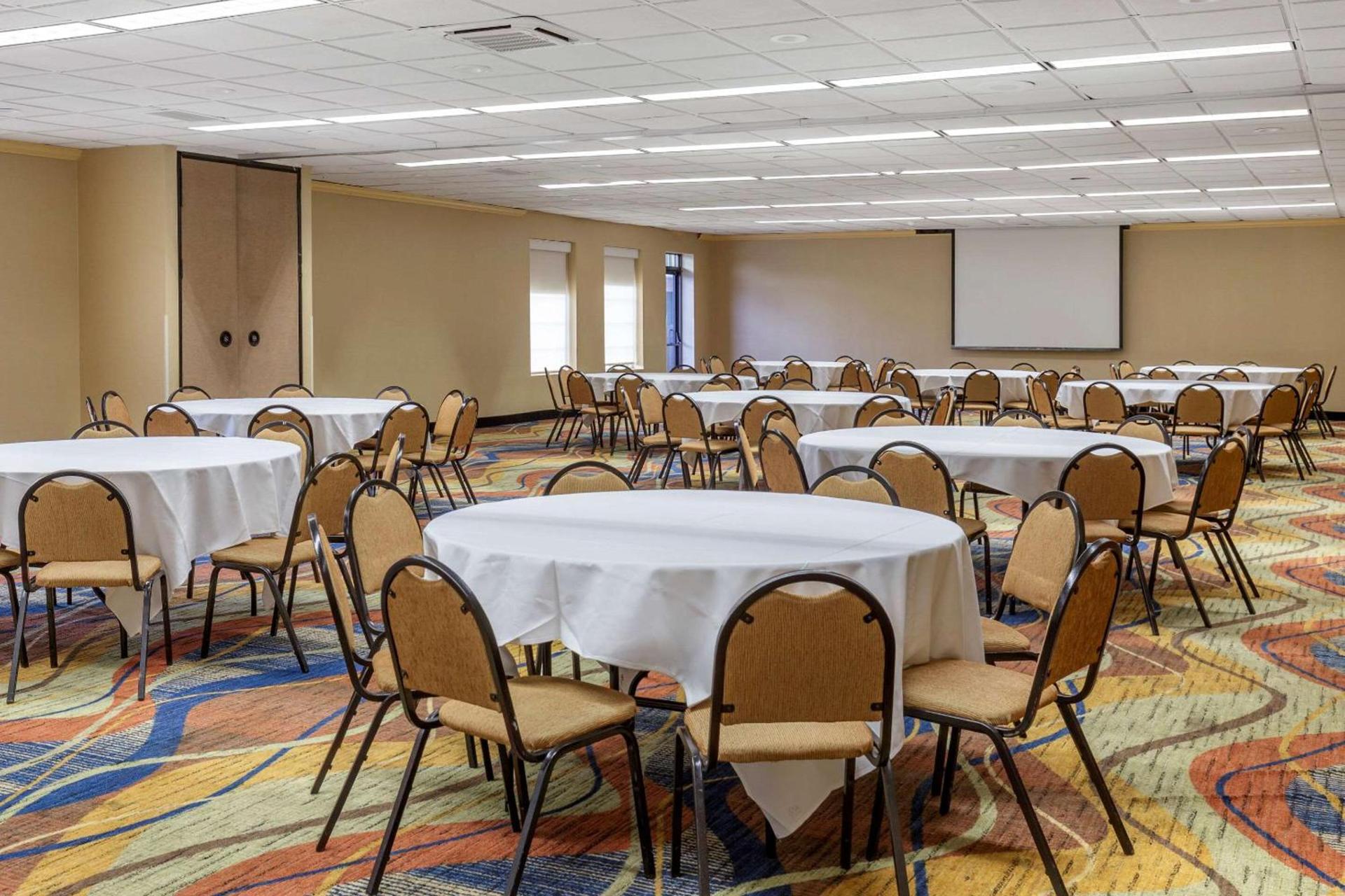 Quality Inn & Suites Hanes Mall photo 34