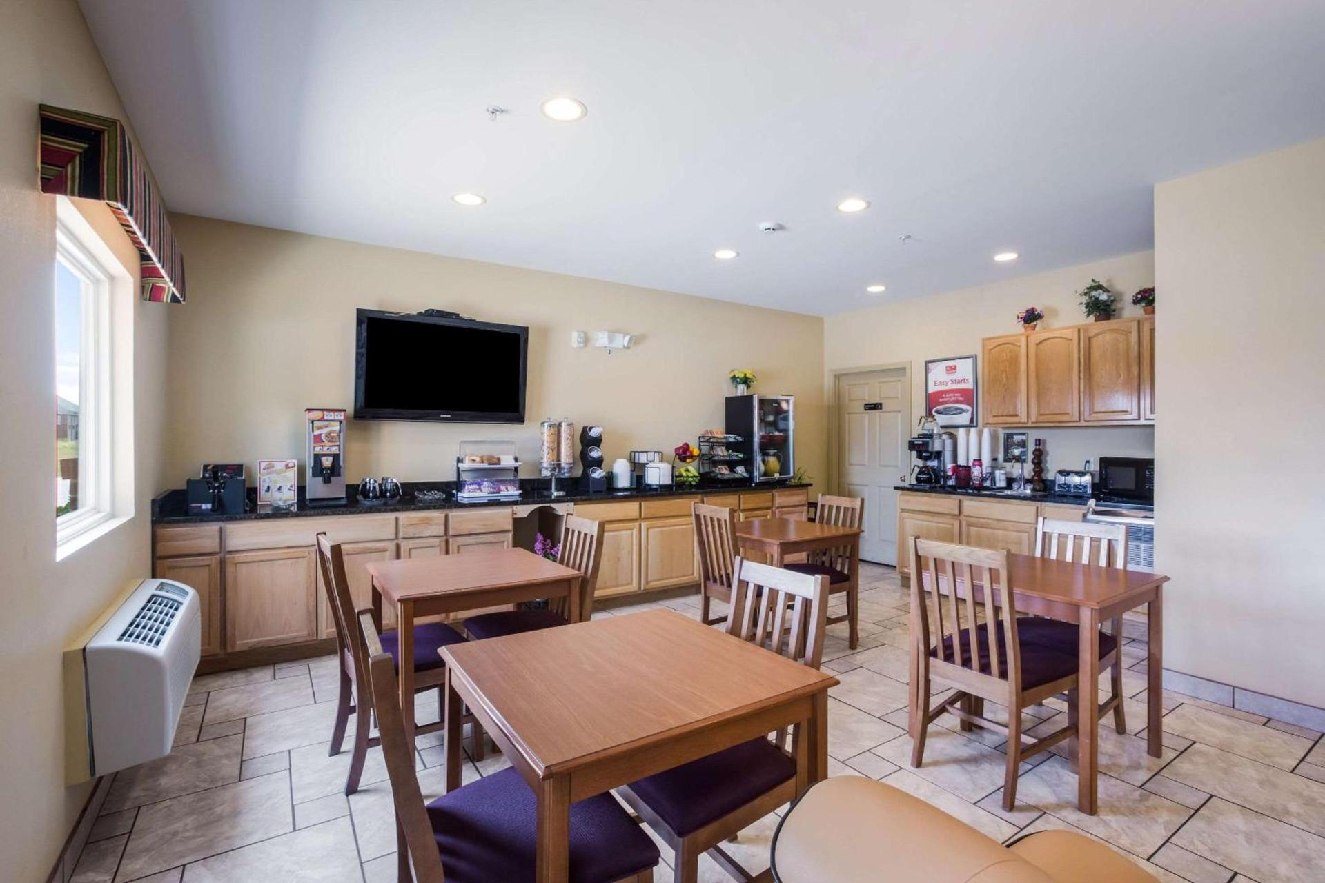 Econo Lodge Inn & Suites Rockmart photo 24
