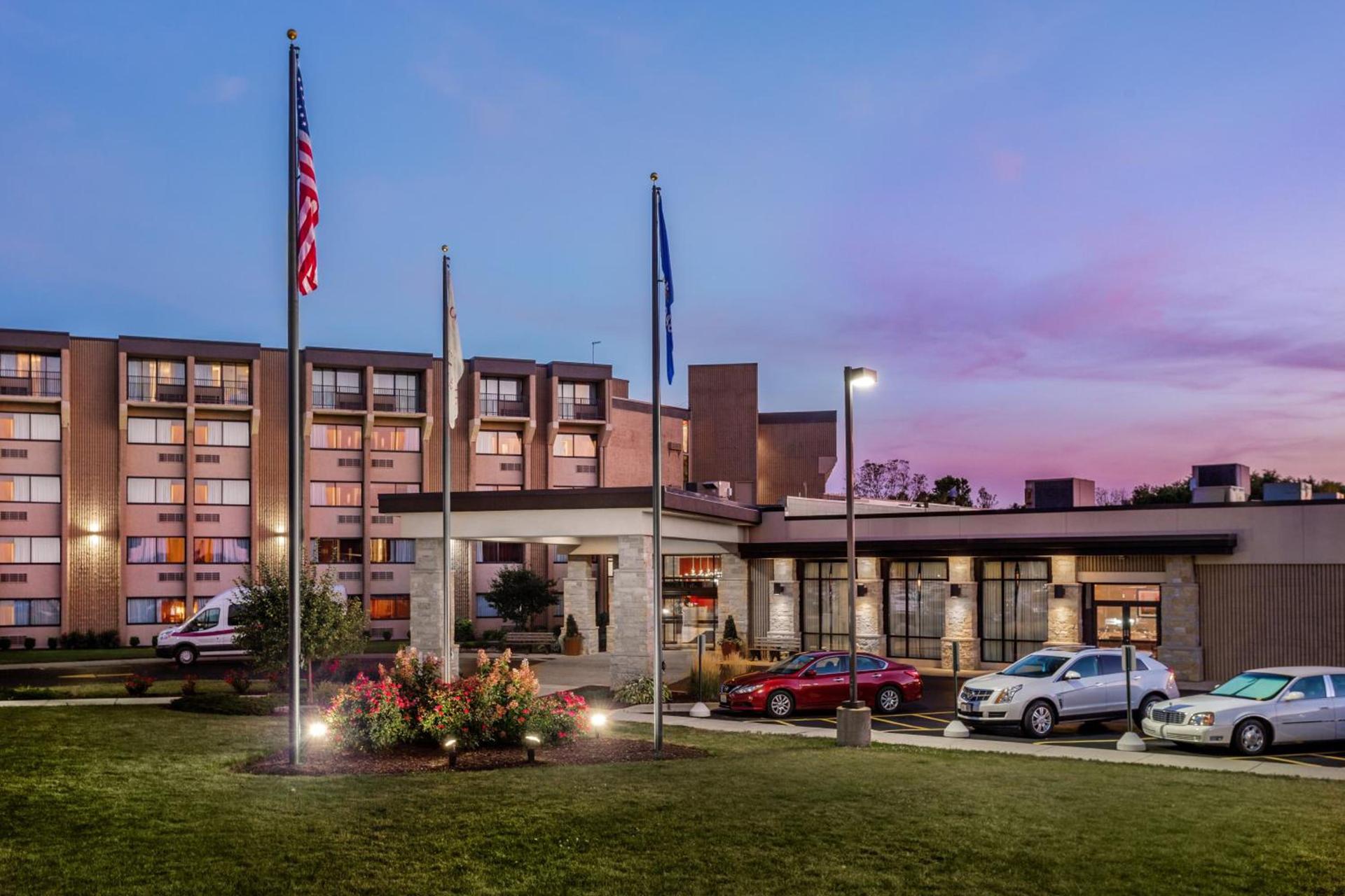 Crowne Plaza Milwaukee Airport by IHG photo 1