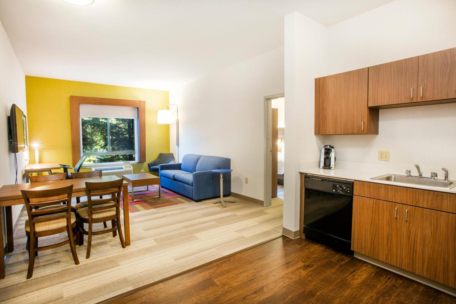 Holiday Inn Express & Suites Bethlehem Airport-Allentown Area photo 45