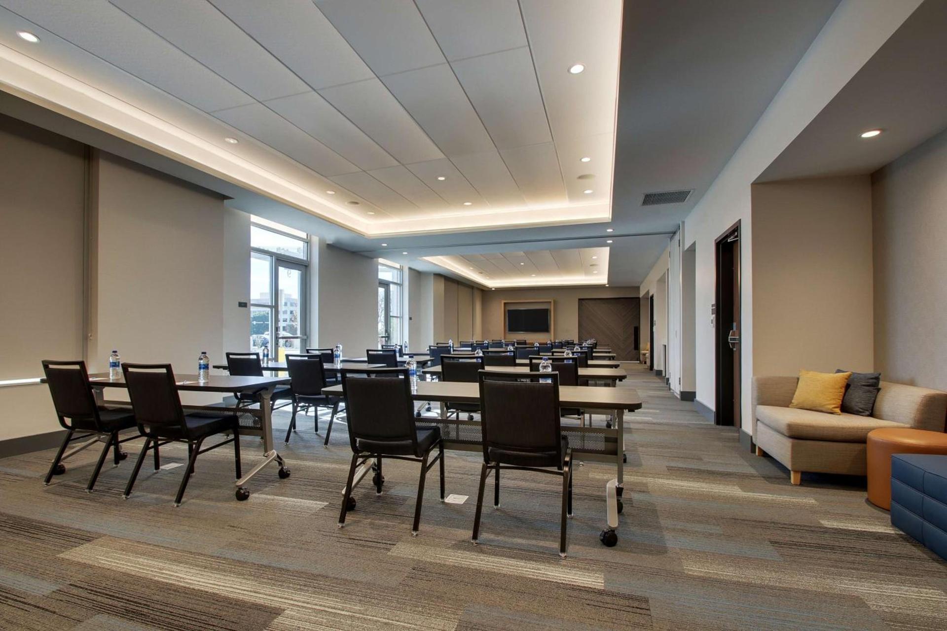 Hyatt House Oak Brook photo 36