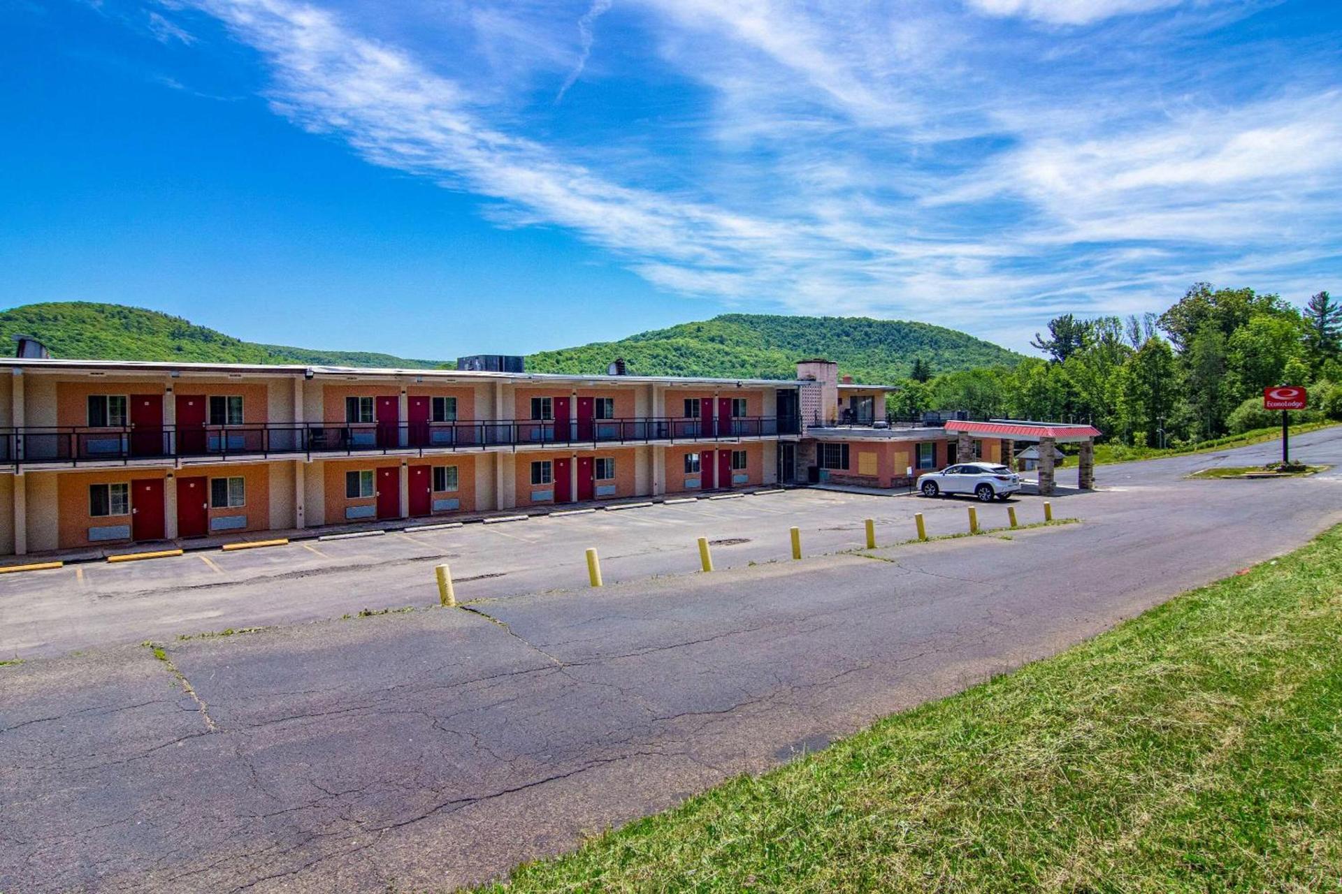 Econo Lodge Hotel Bradford photo 2