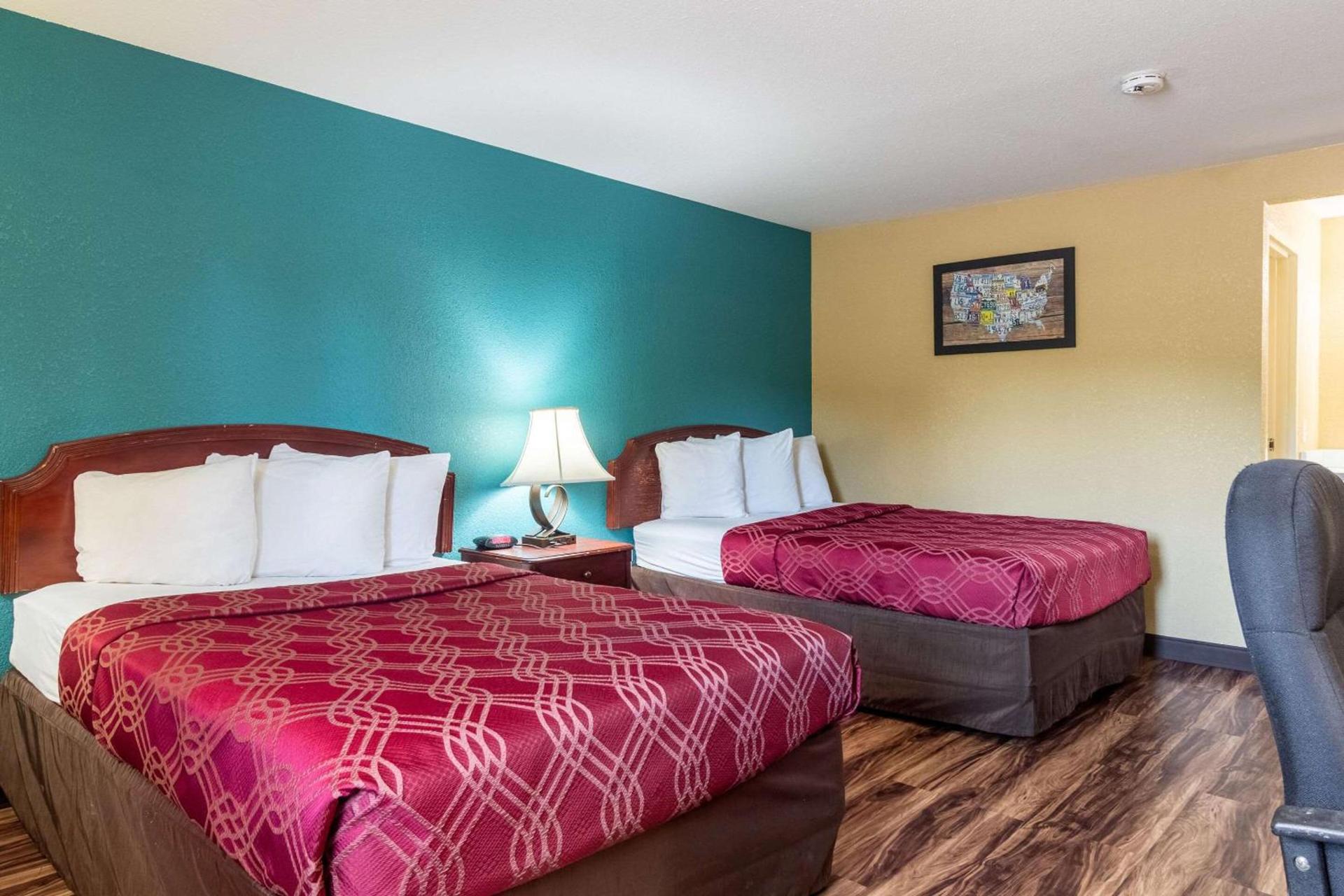 Econo Lodge Hotel Bradford photo 5