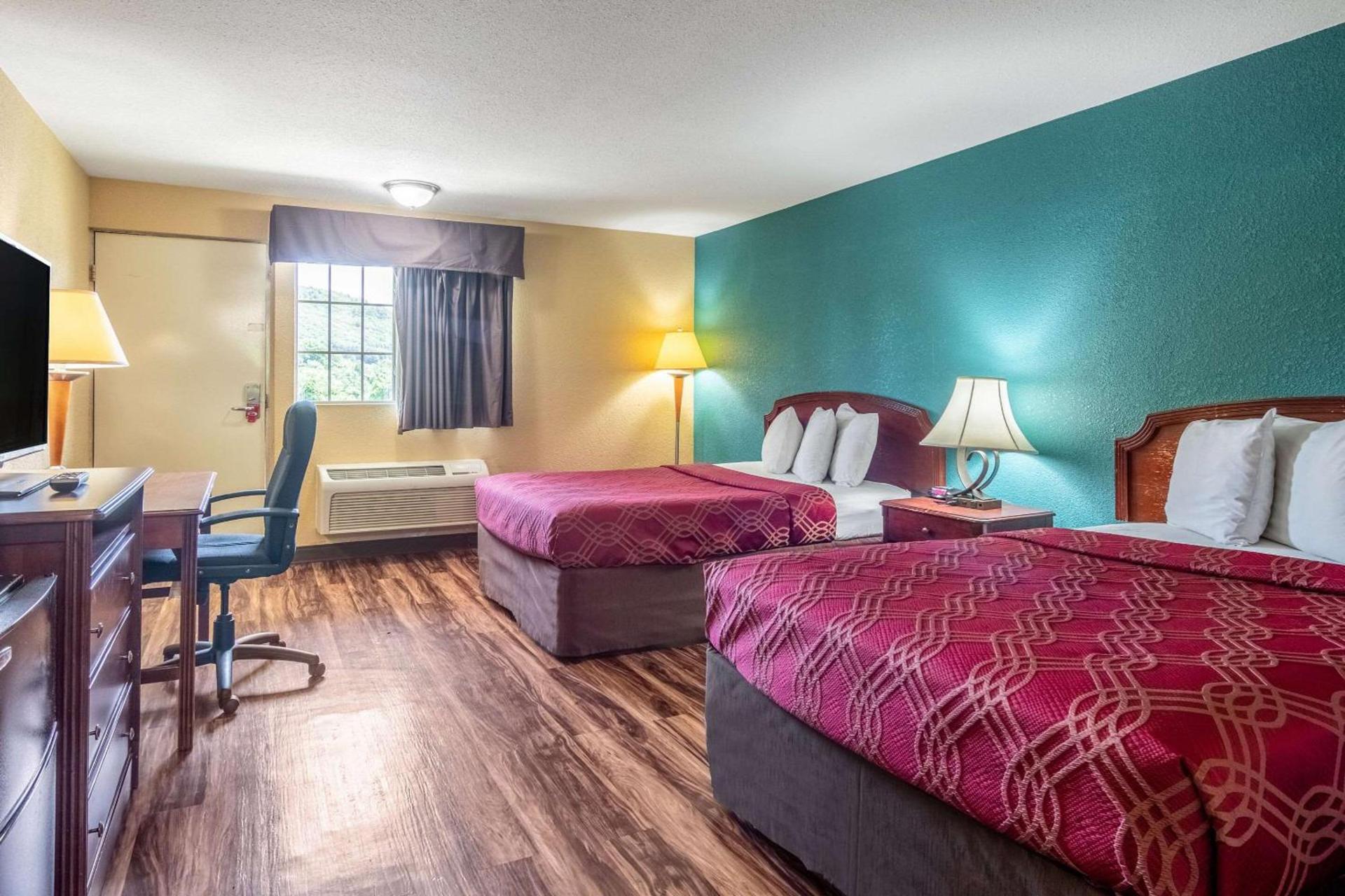 Econo Lodge Hotel Bradford photo 7