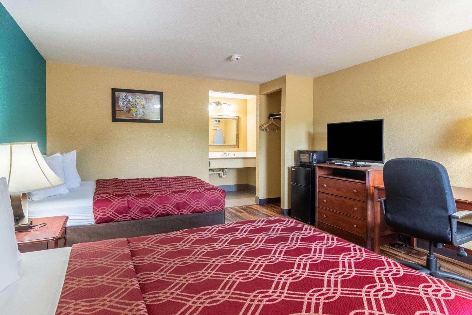 Econo Lodge Hotel Bradford photo 8