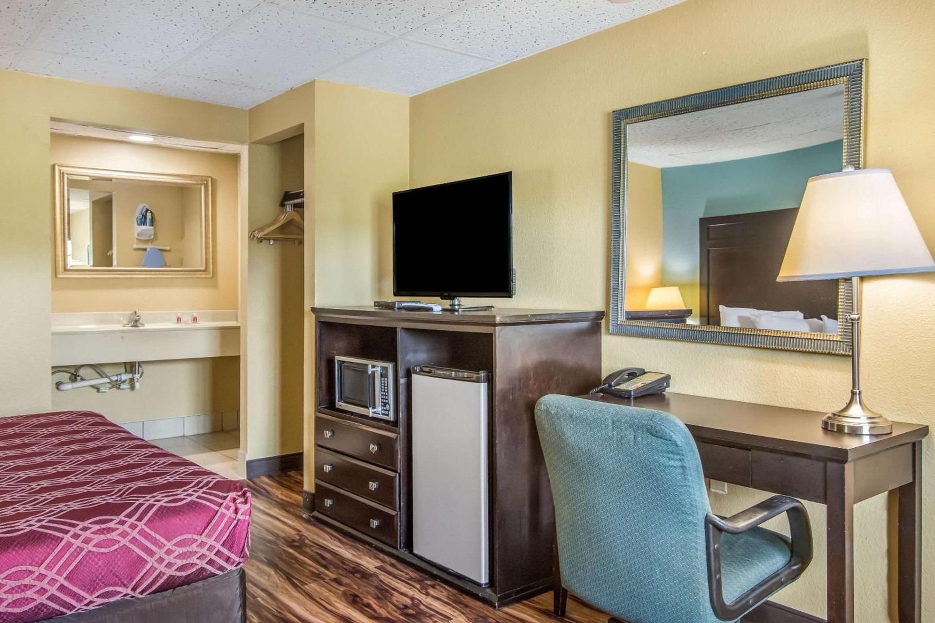 Econo Lodge Hotel Bradford photo 9